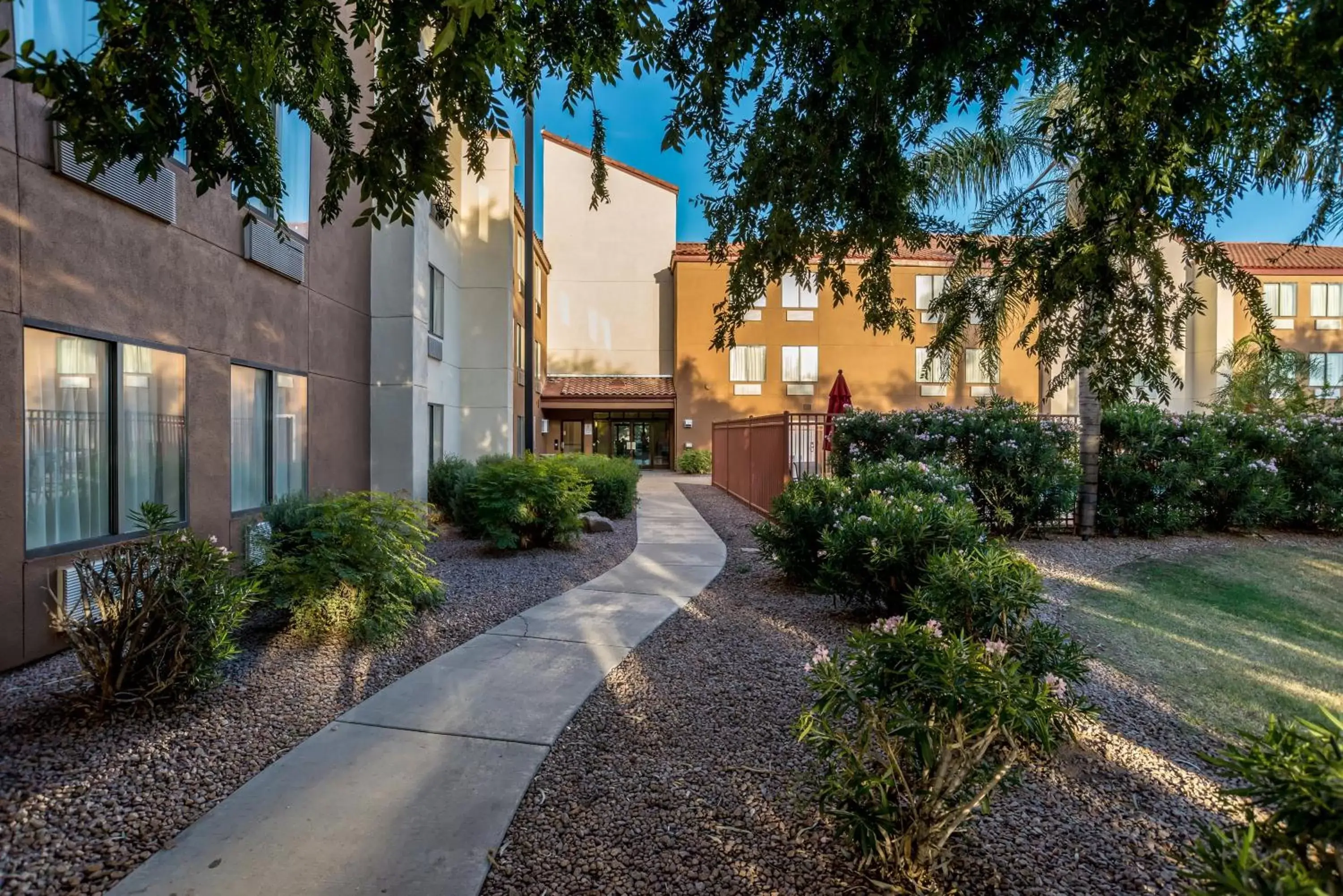 Property Building in Red Roof Inn Phoenix North - Deer Valley - Bell Rd