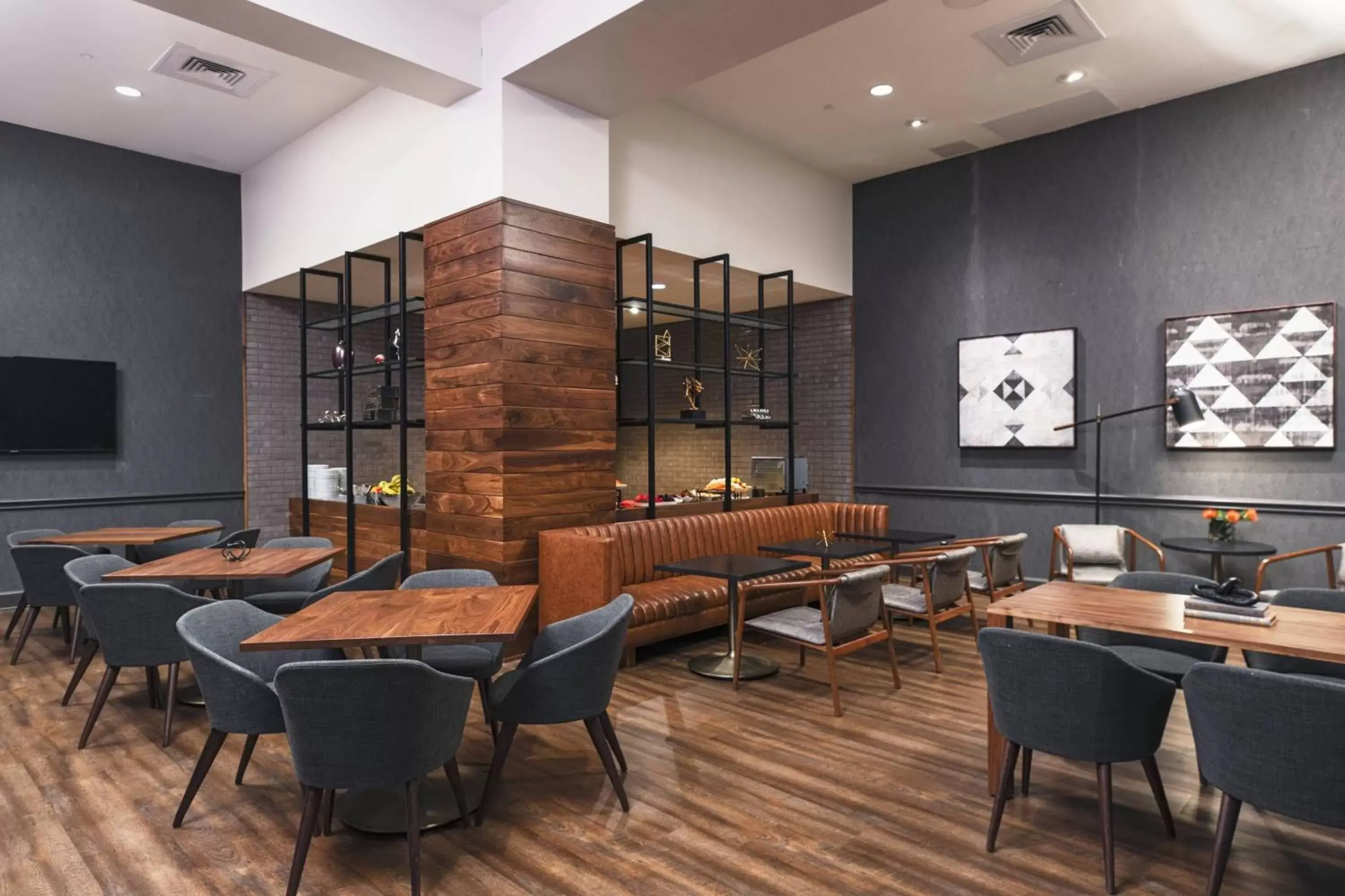 Lounge or bar, Restaurant/Places to Eat in The Worthington Renaissance Fort Worth Hotel