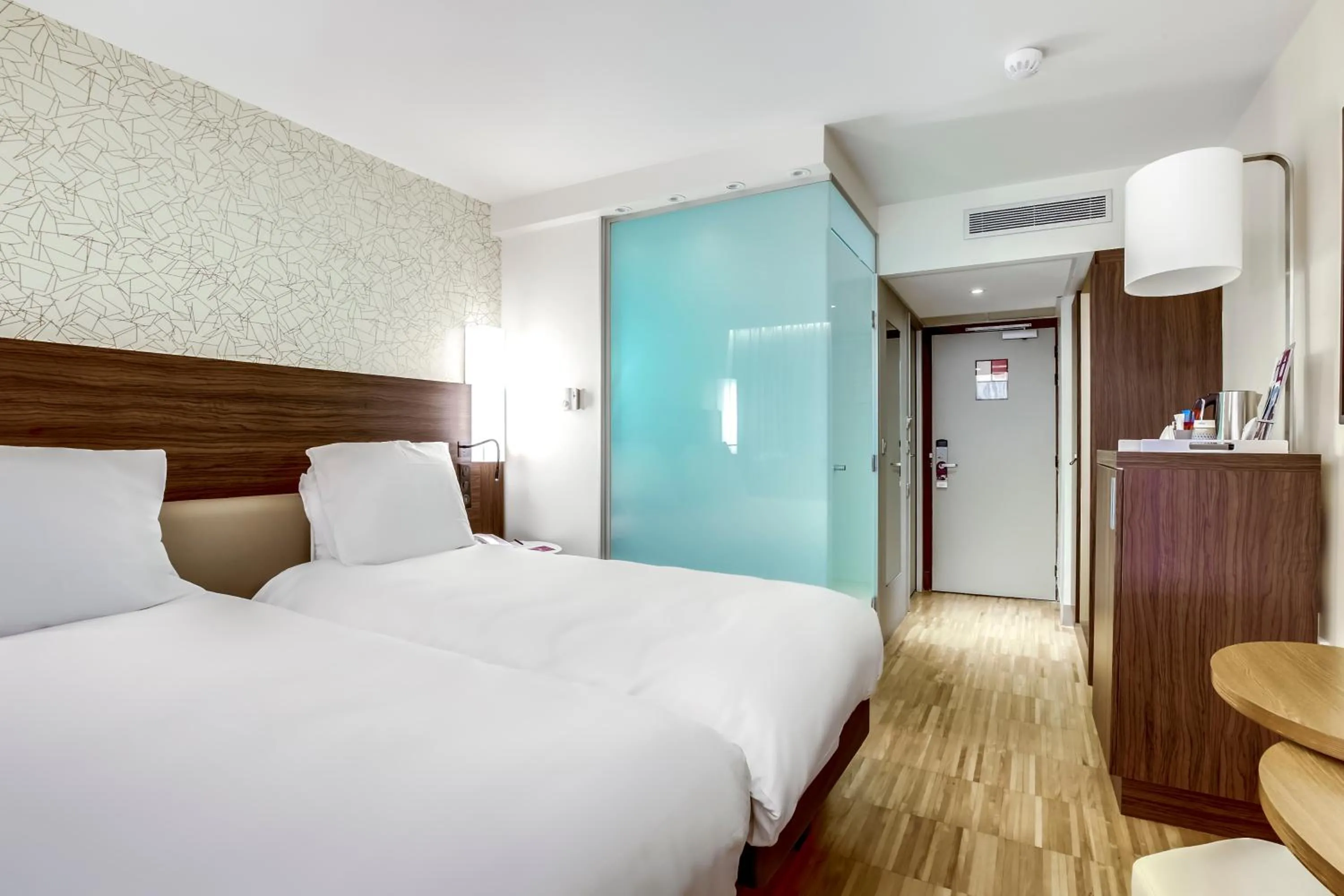 Bed in Mercure Paris Arc de Triomphe Etoile