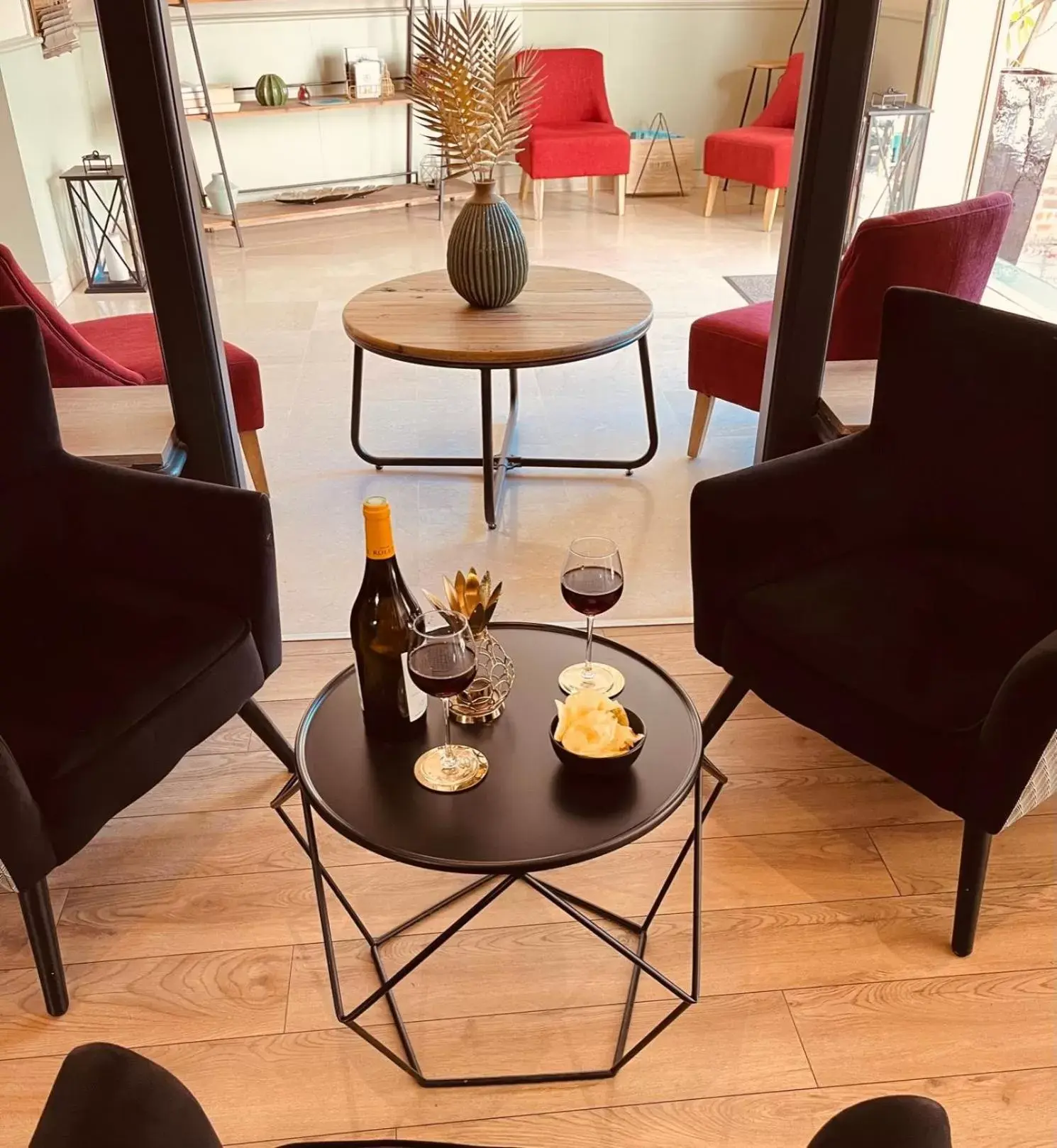 Lounge or bar in Hotel Le Cardinal Rueil Centre