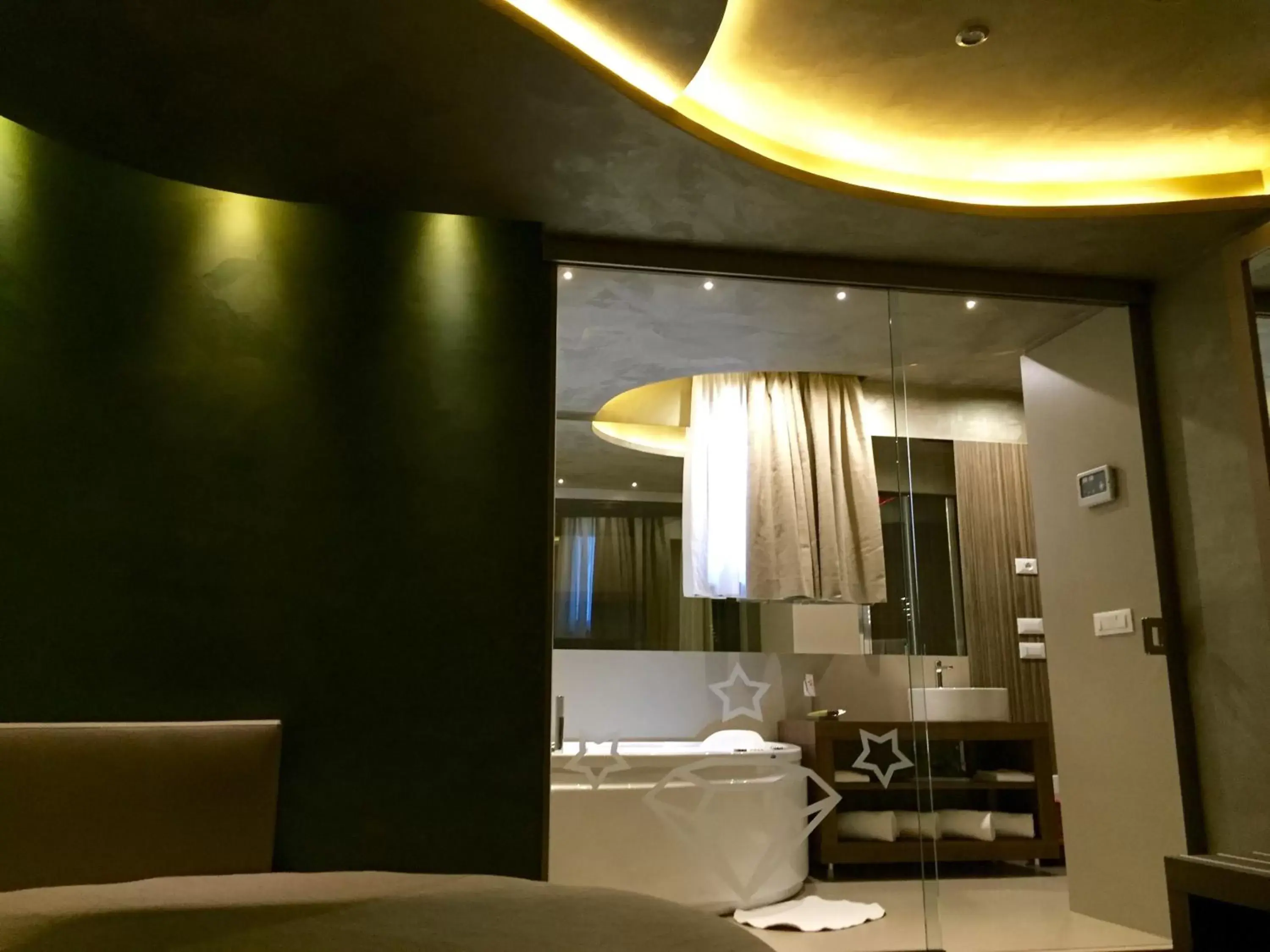 Bedroom, Restaurant/Places to Eat in Hotel Smeraldo