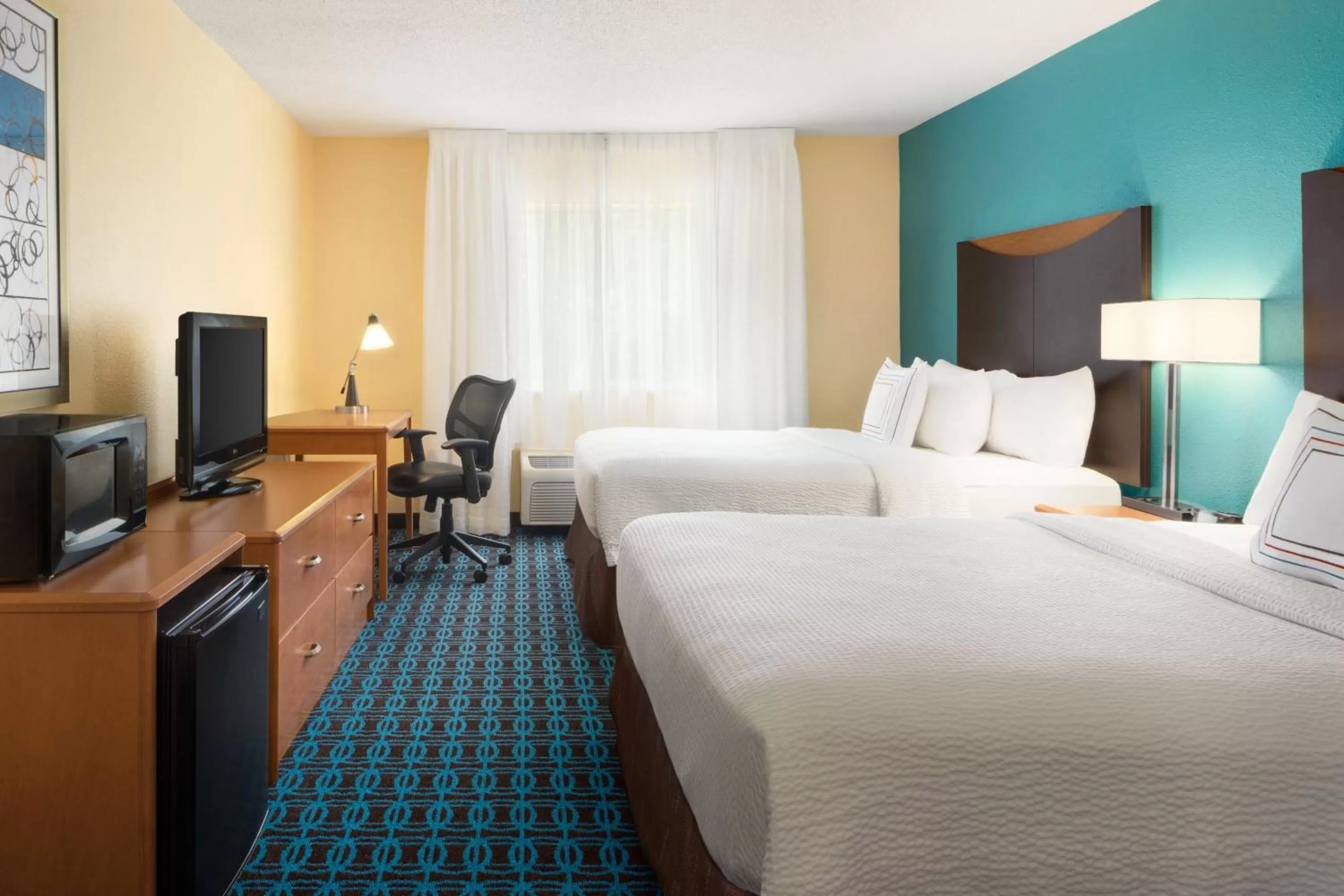 Bed in Amerivu Inn and Suites