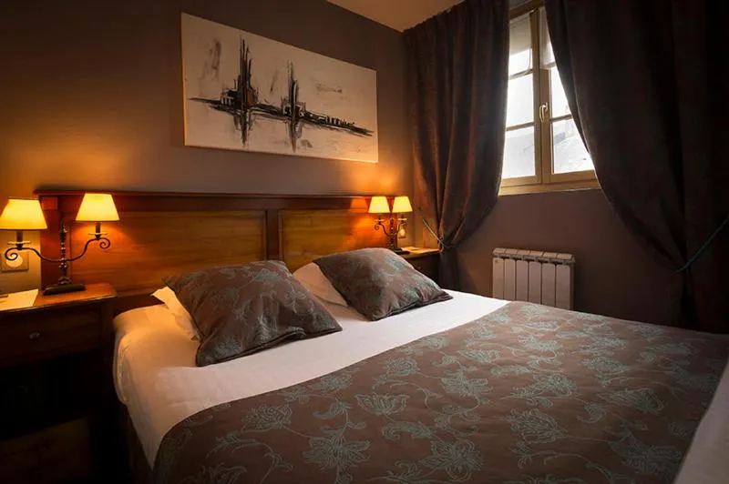 Photo of the whole room, Bed in Entre Terre Et Mer