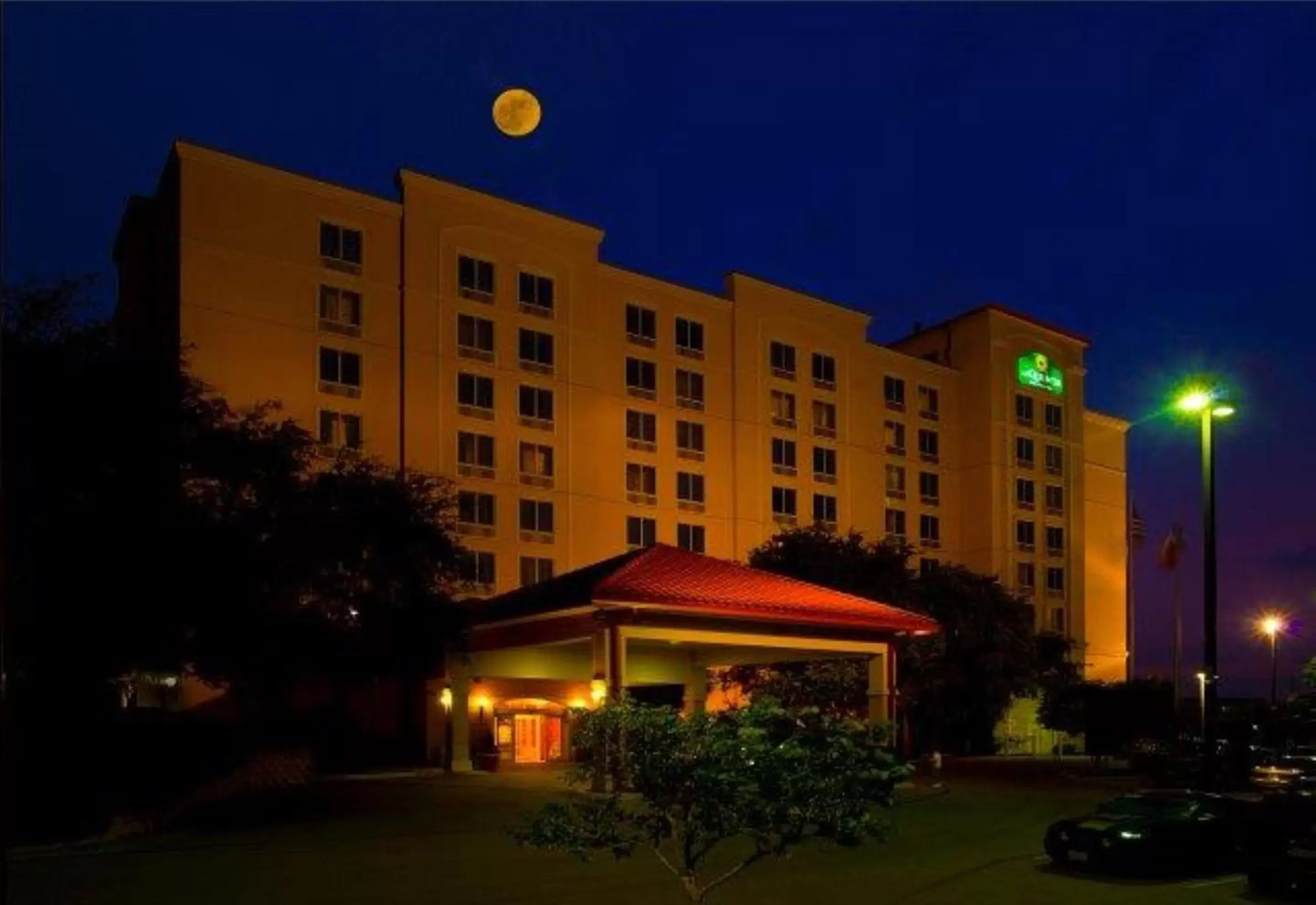 Facade/entrance, Property Building in La Quinta by Wyndham San Antonio Medical Ctr. NW