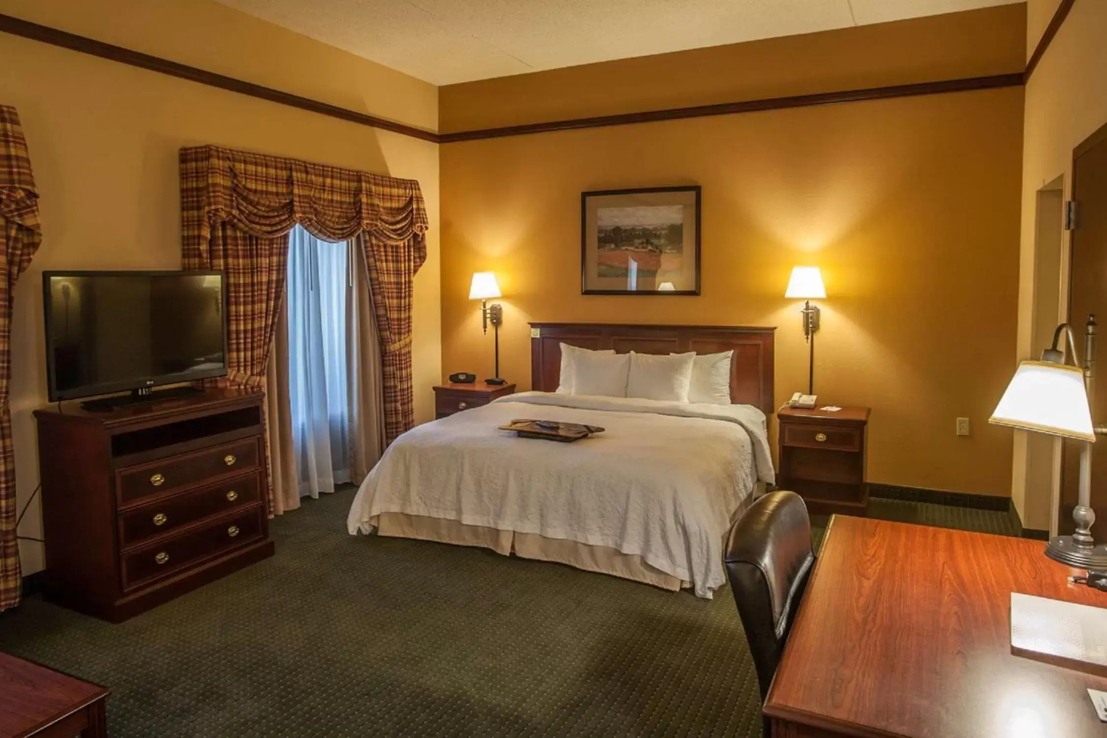 Living room, Bed in Hampton Inn & Suites Stillwater Living room, Bed in Hampton Inn & Suites Stillwater