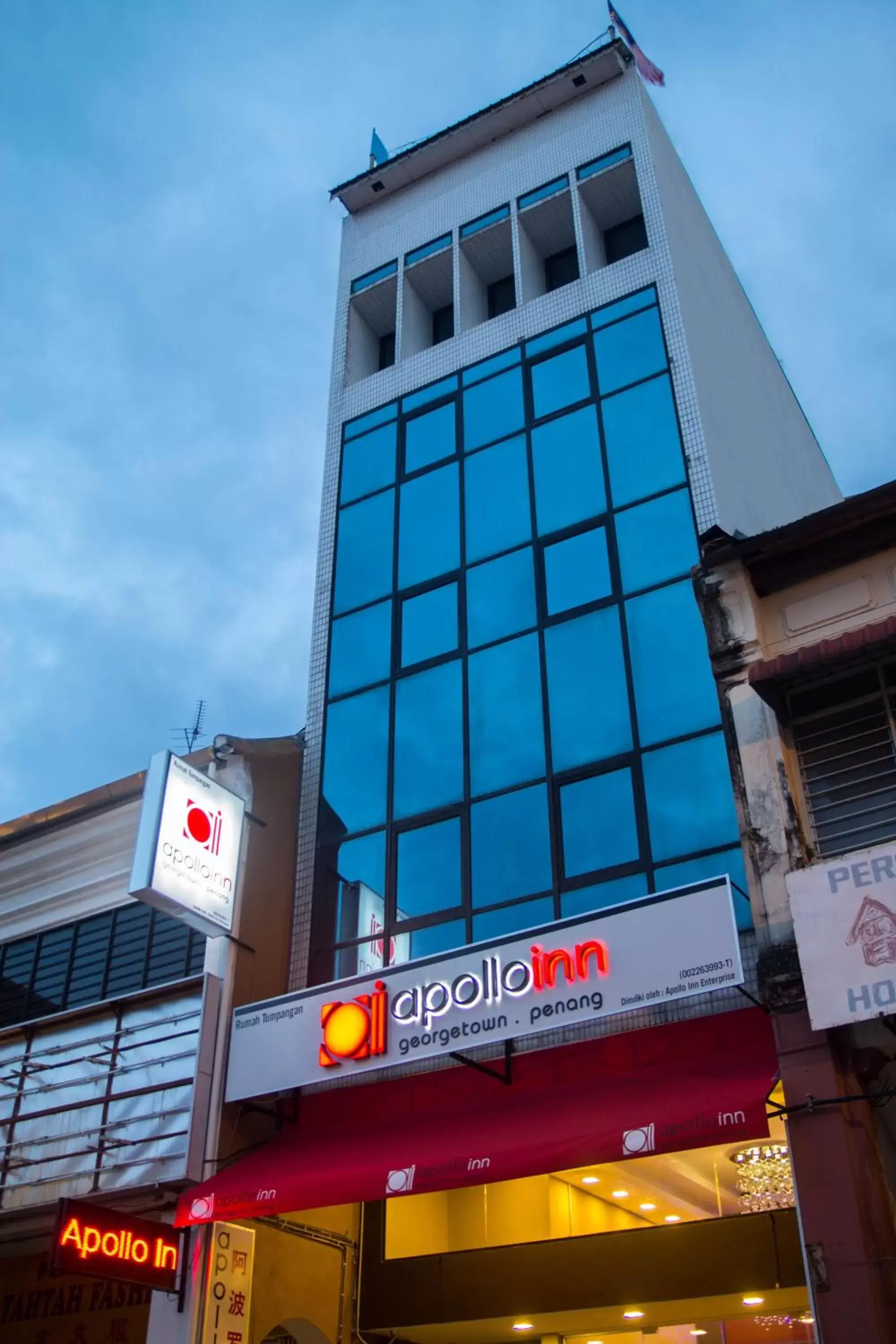 Facade/entrance, Property Building in Apollo Inn