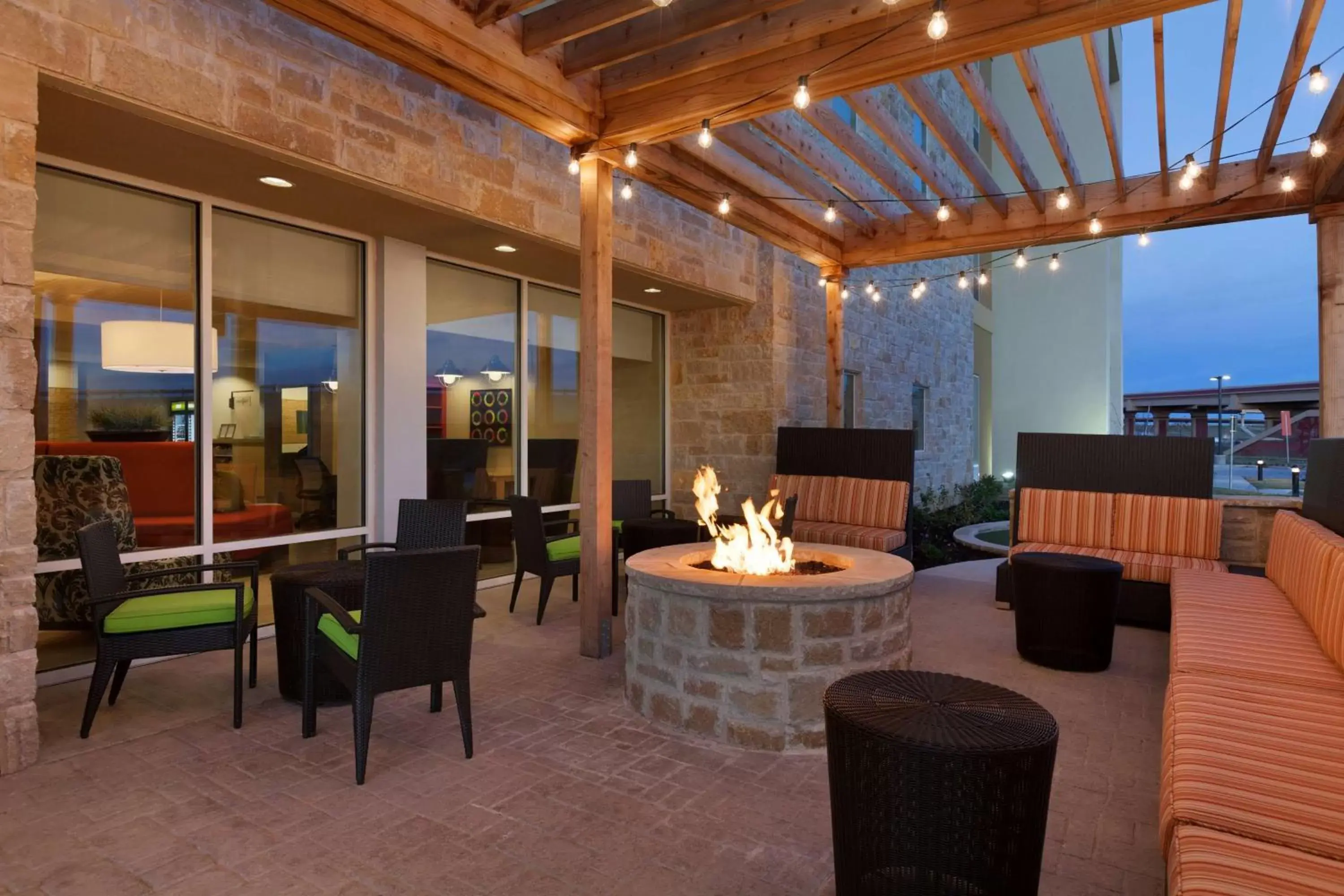 Patio, Restaurant/Places to Eat in Home2 Suites by Hilton Lubbock