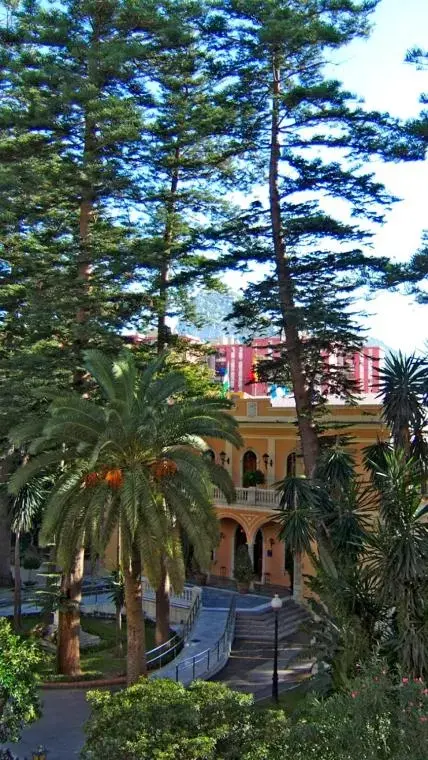 Property Building in Hotel Miramar