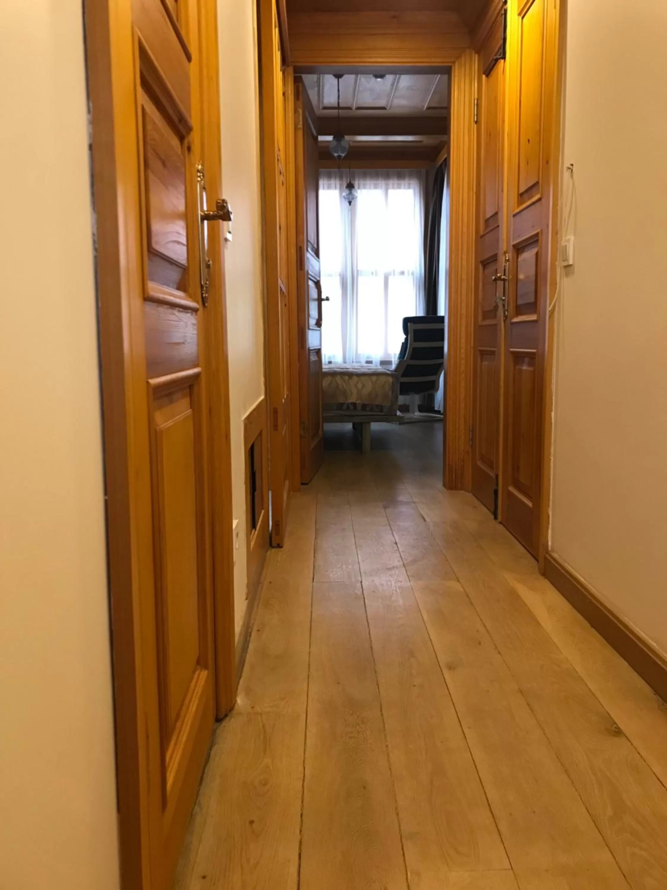 Photo of the whole room in Green Mansion