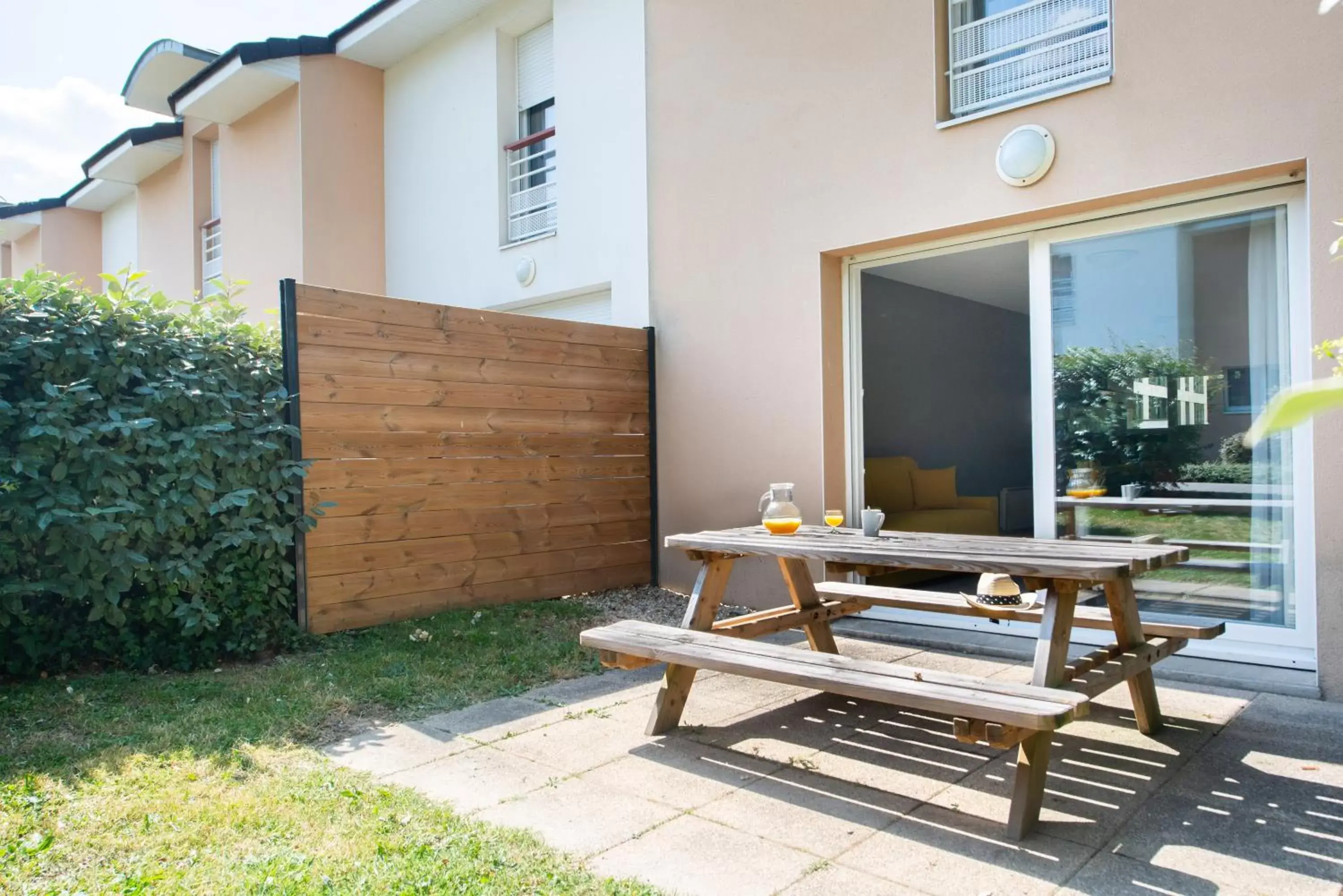 Patio in Zenitude Hôtel-Résidences Nantes - La Beaujoire