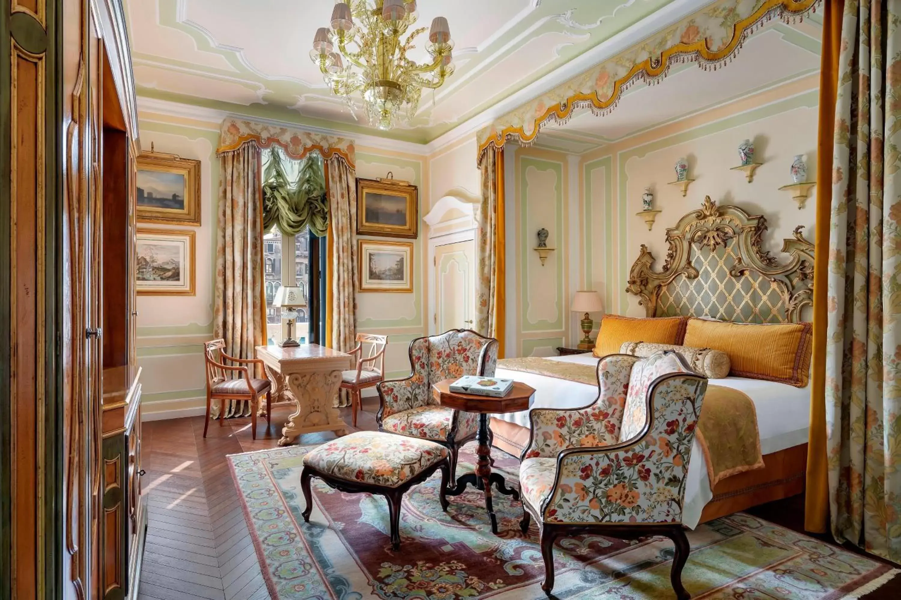 Bedroom, Seating Area in The Gritti Palace, a Luxury Collection Hotel, Venice