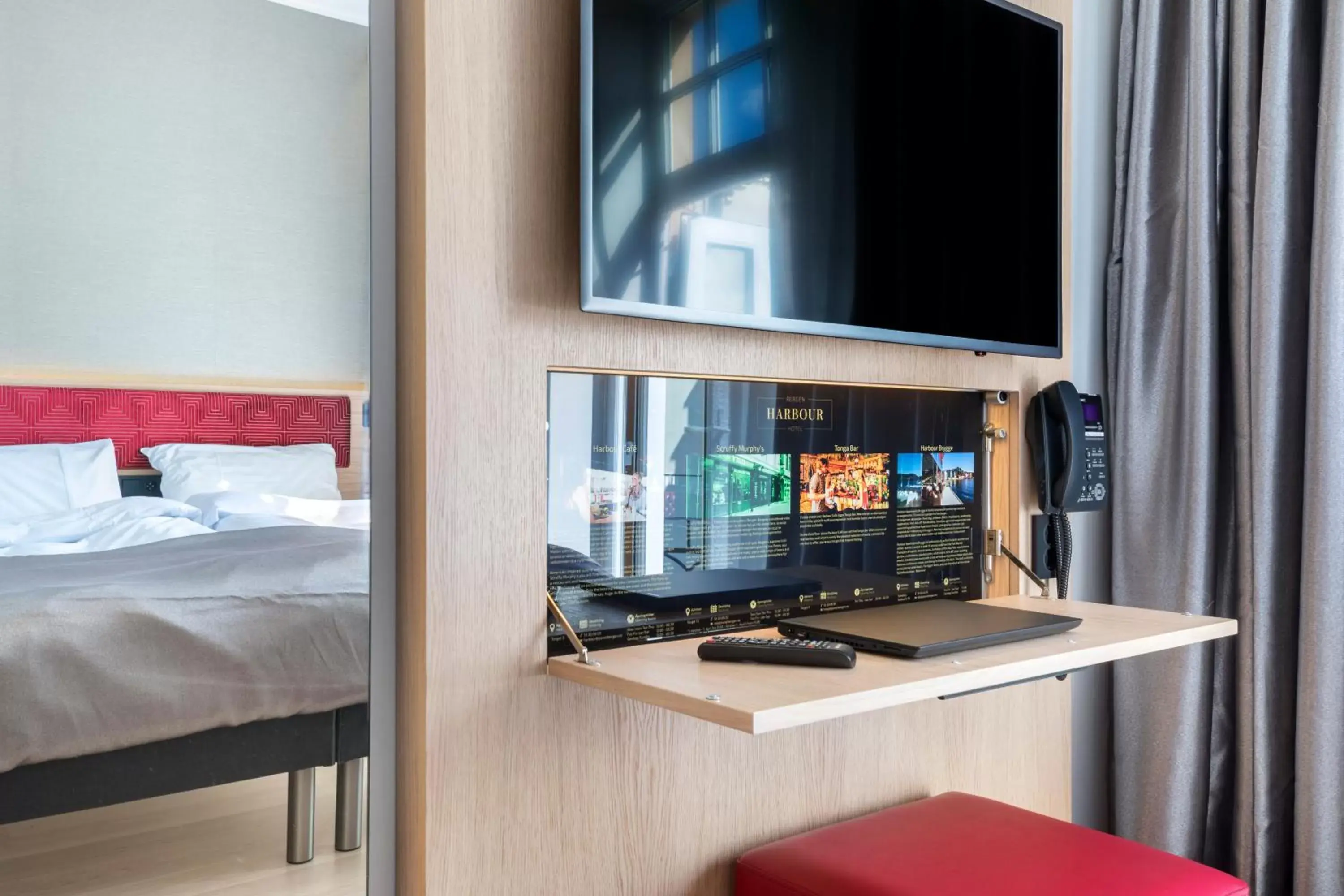Bed, TV/Entertainment Center in Bergen Harbour Hotel, WorldHotels Crafted