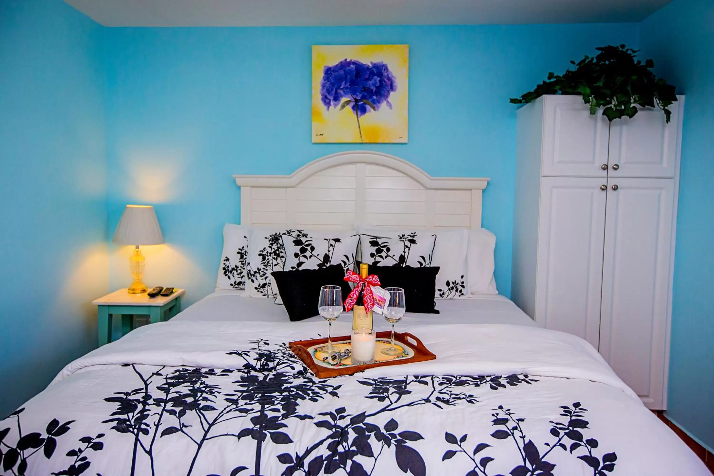 Bedroom, Bed in Leucadia Beach Inn