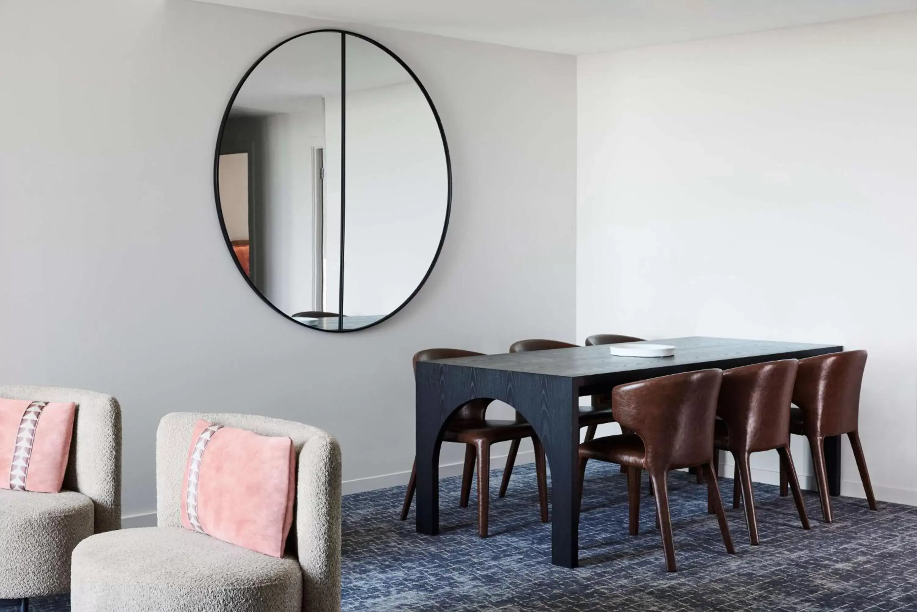 Photo of the whole room, Dining Area in Adina Apartment Hotel Melbourne Flinders Street