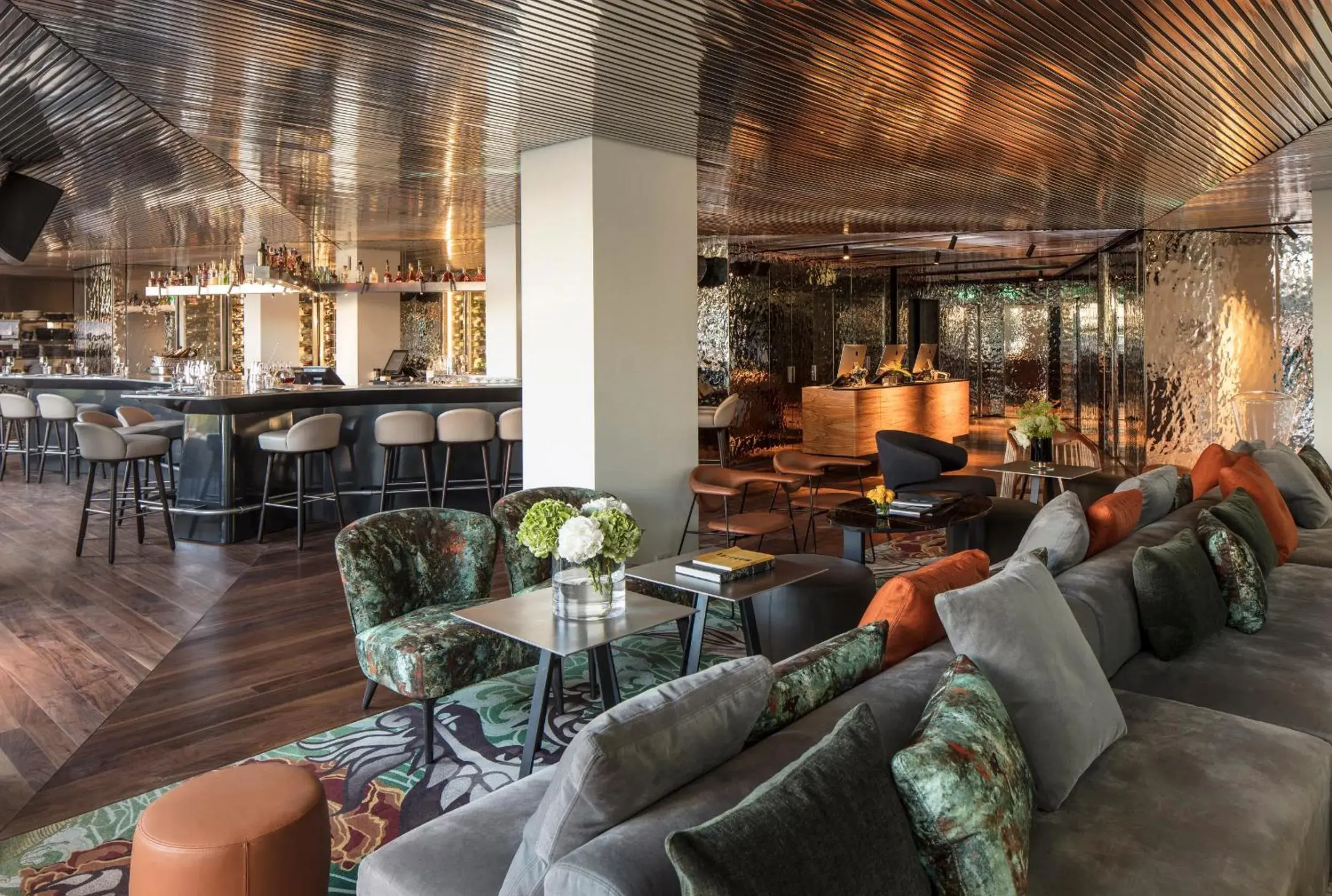 Restaurant/places to eat, Lounge/Bar in Sir Joan Hotel