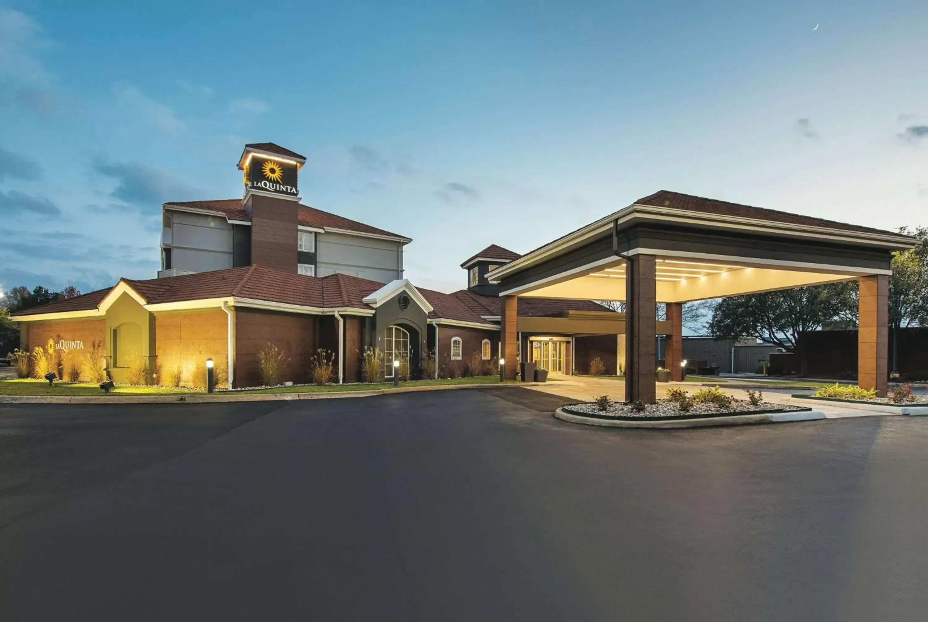 Property Building in La Quinta by Wyndham Shreveport Airport