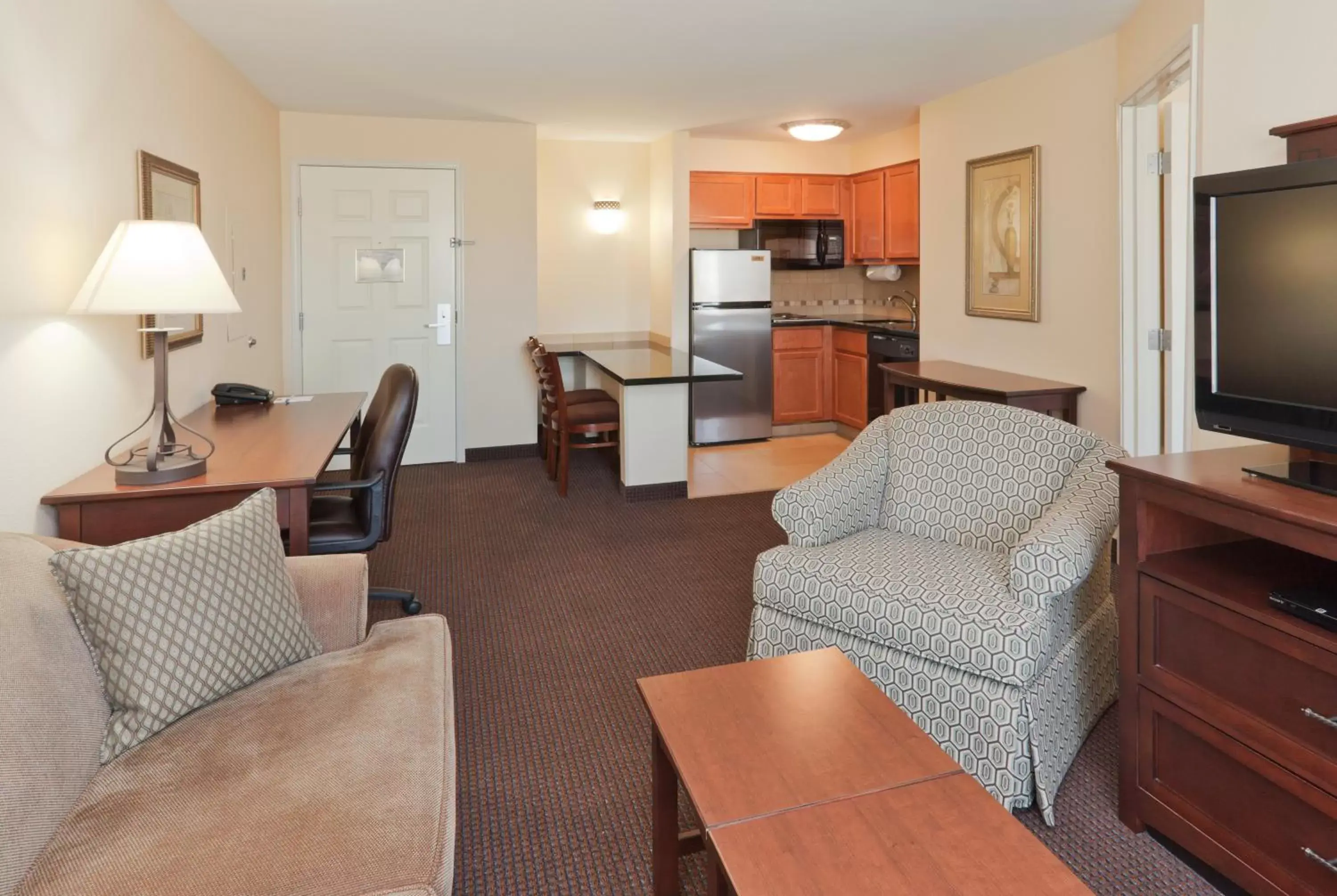 Photo of the whole room, Seating Area in Staybridge Suites Rocklin - Roseville Area, an IHG Hotel