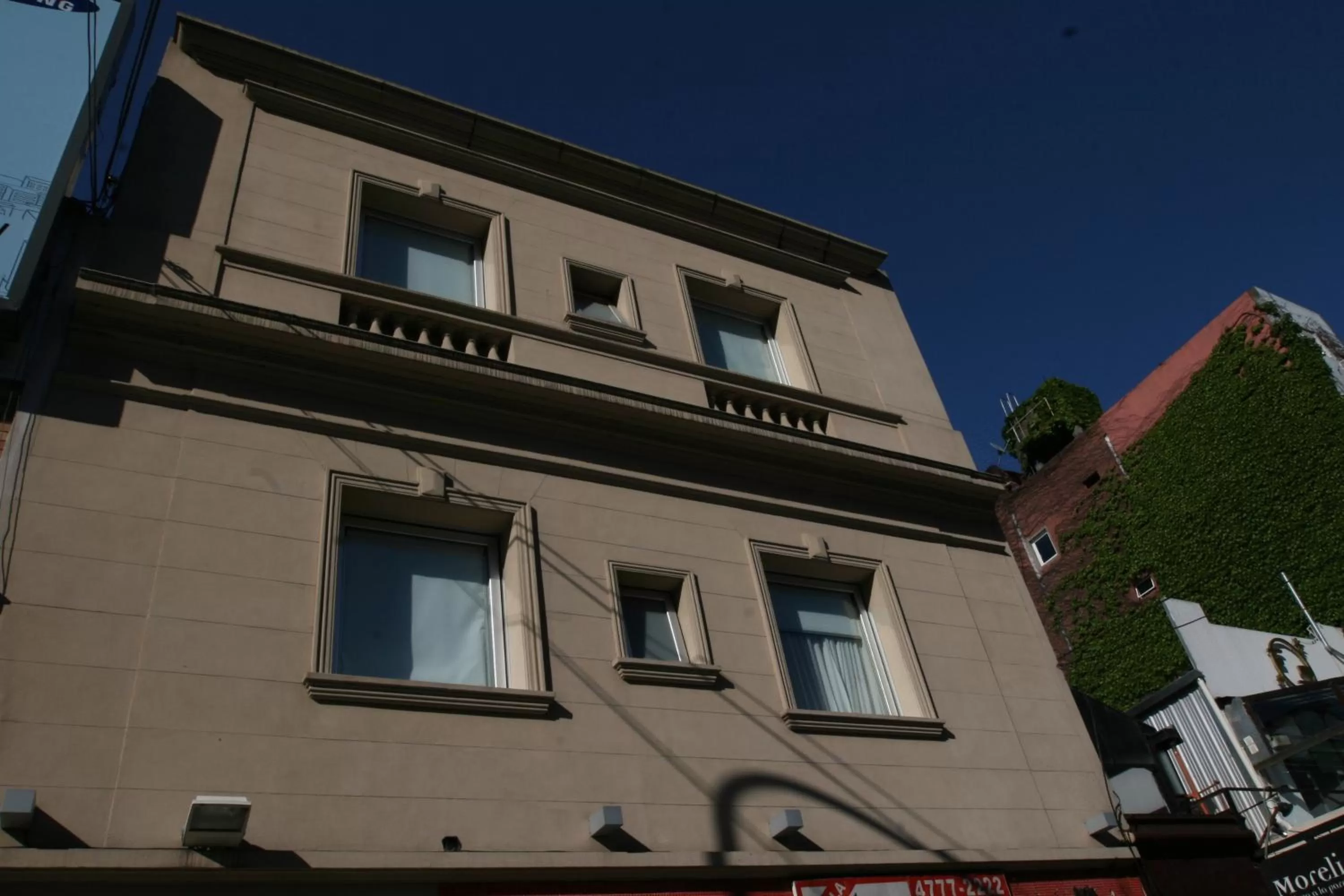 Facade/entrance in 248 Finisterra