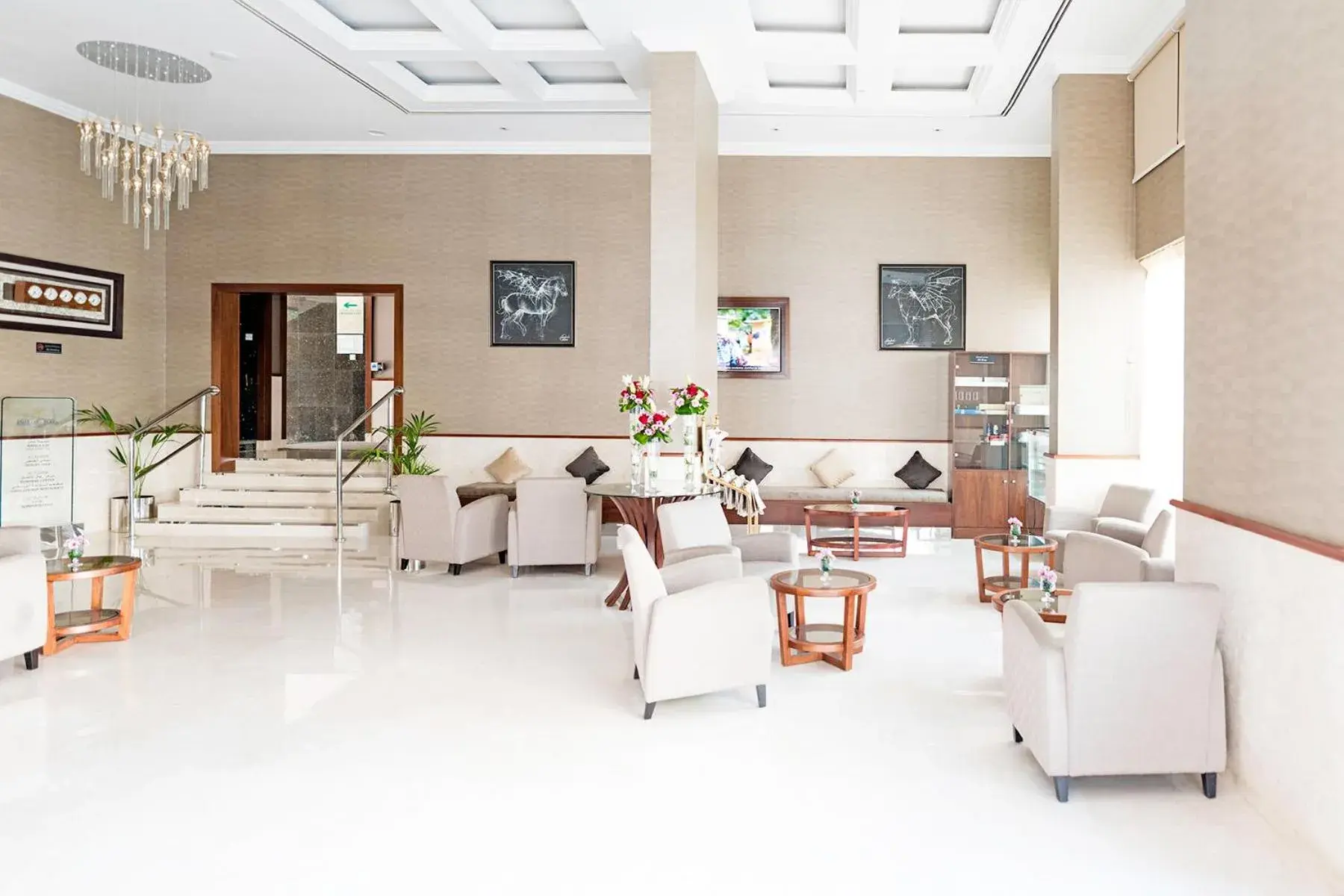 Lobby or reception, Restaurant/Places to Eat in Emirates Plaza Hotel