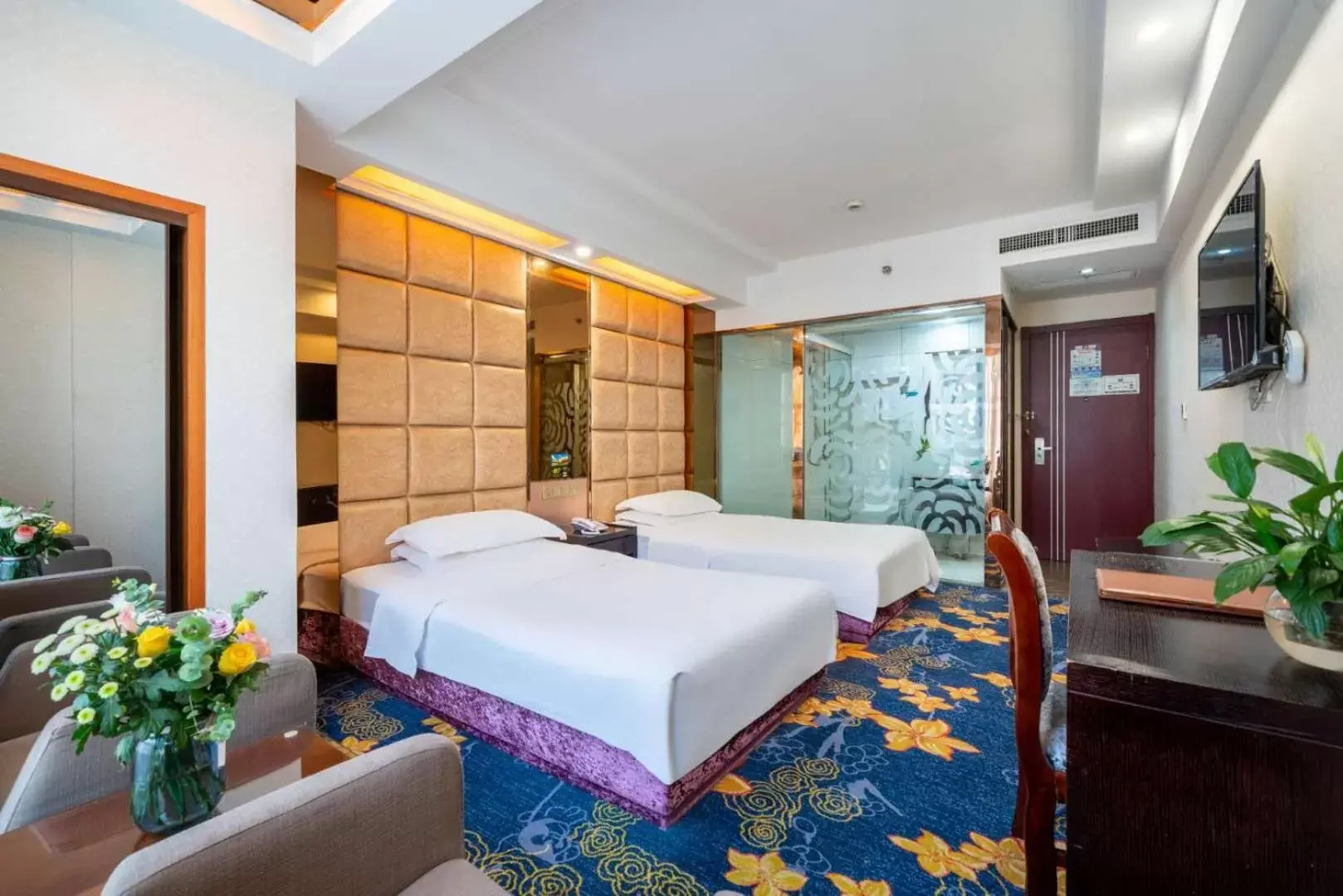 Photo of the whole room in Yiwu Yuejia Business Hotel