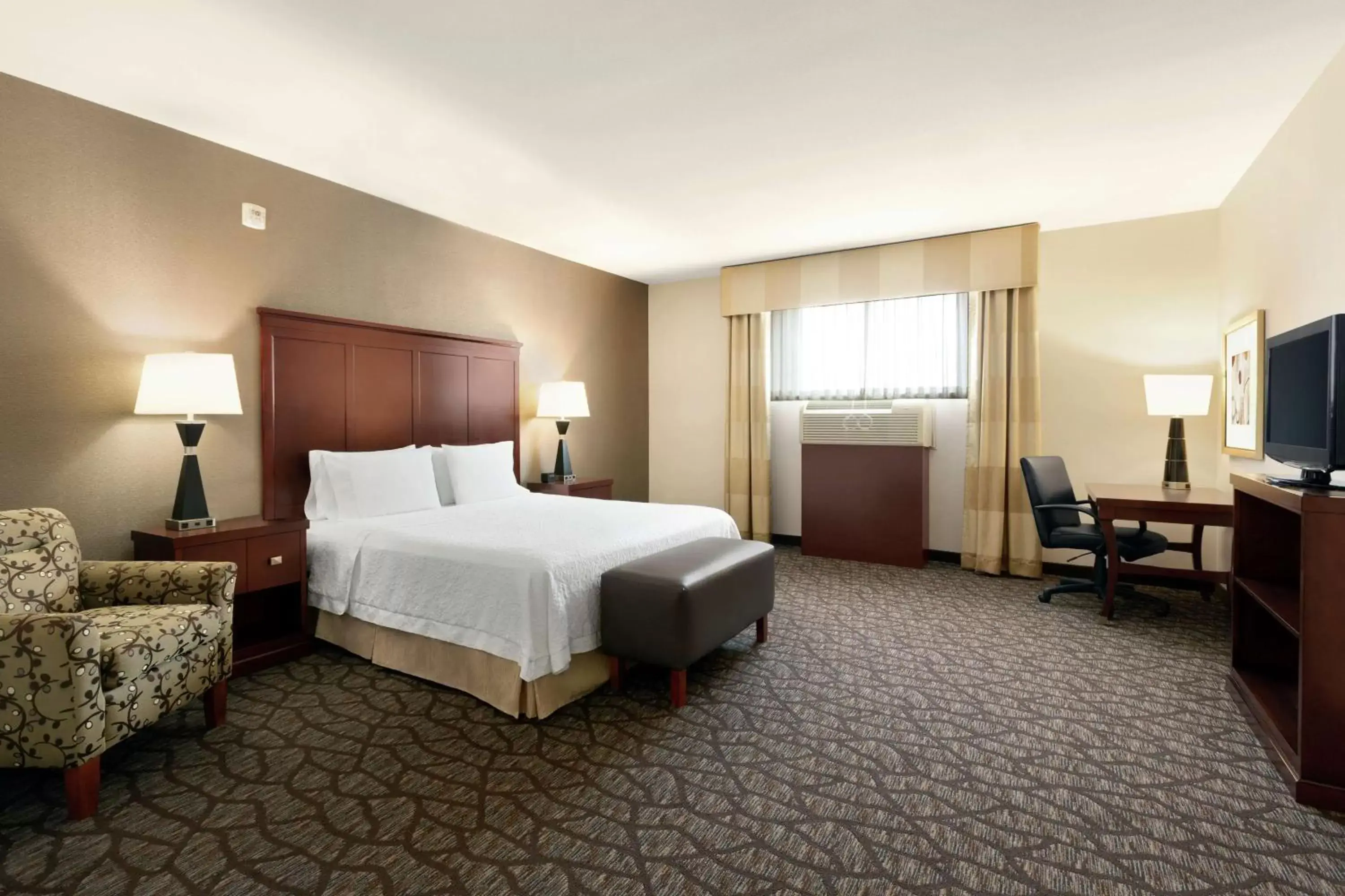 Bedroom, Bed in Hampton Inn and Suites Houston Pasadena