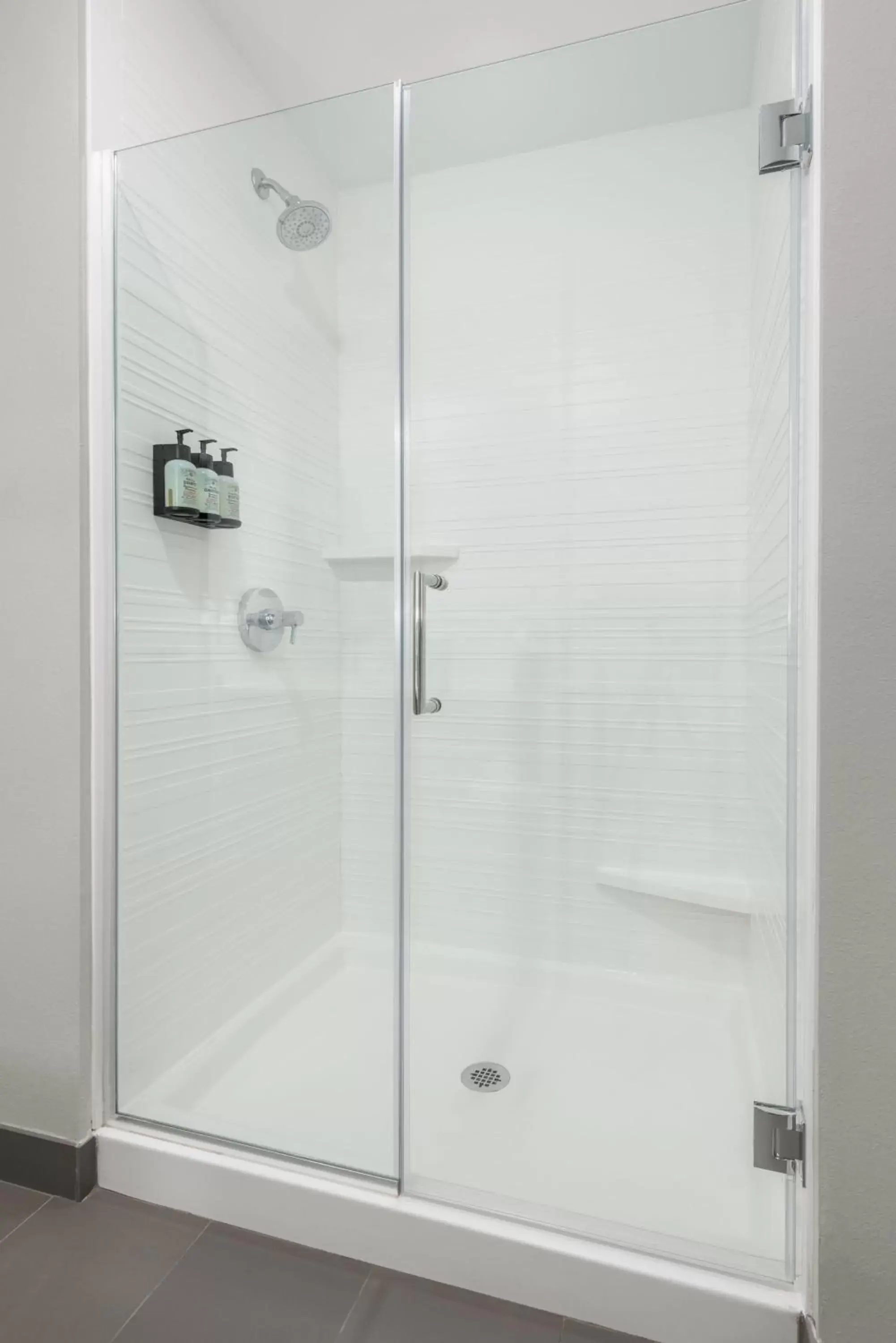 Shower, Bathroom in avid hotel Nashville - Lebanon an IHG Hotel