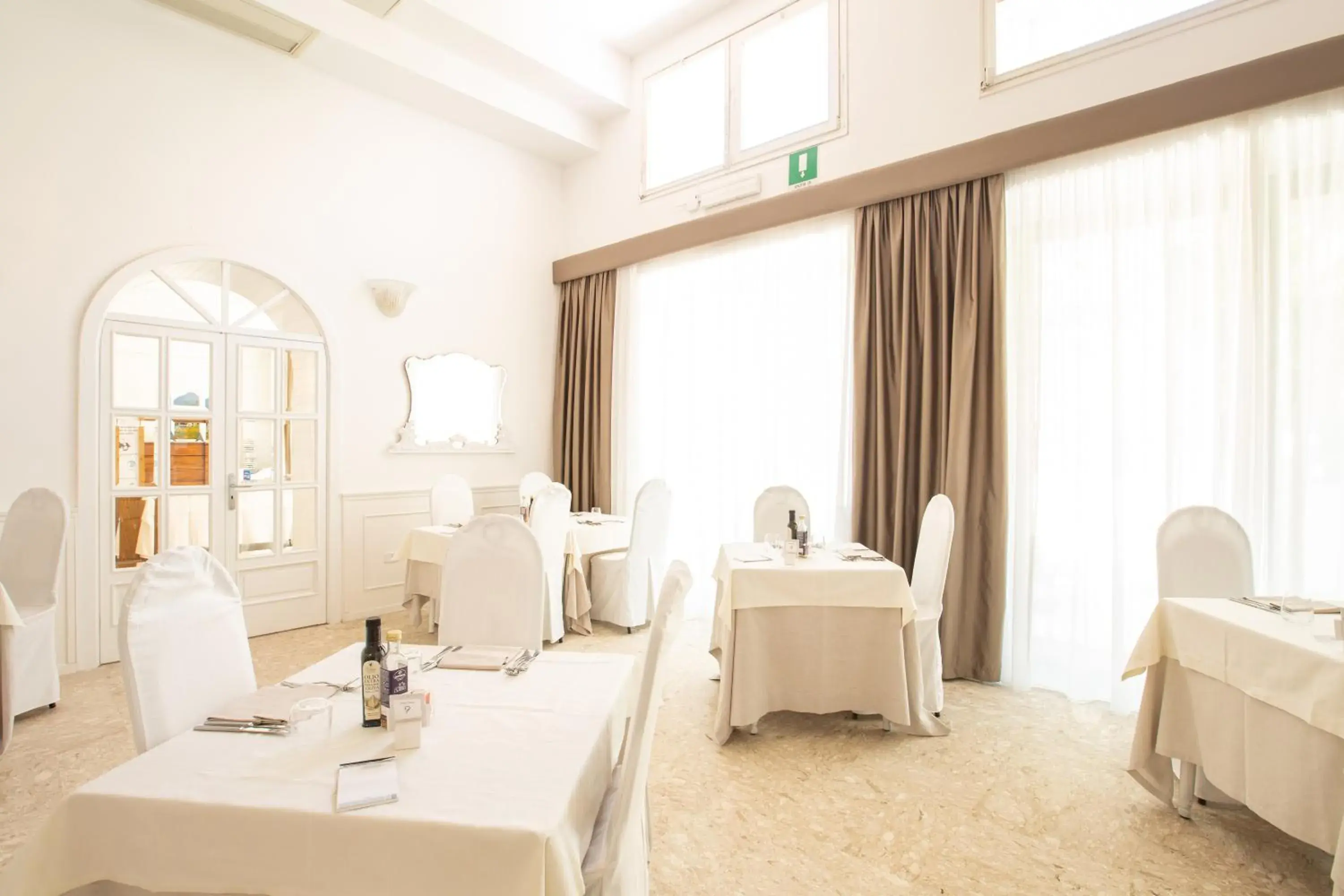 Restaurant/places to eat, Banquet Facilities in Hotel Falcone