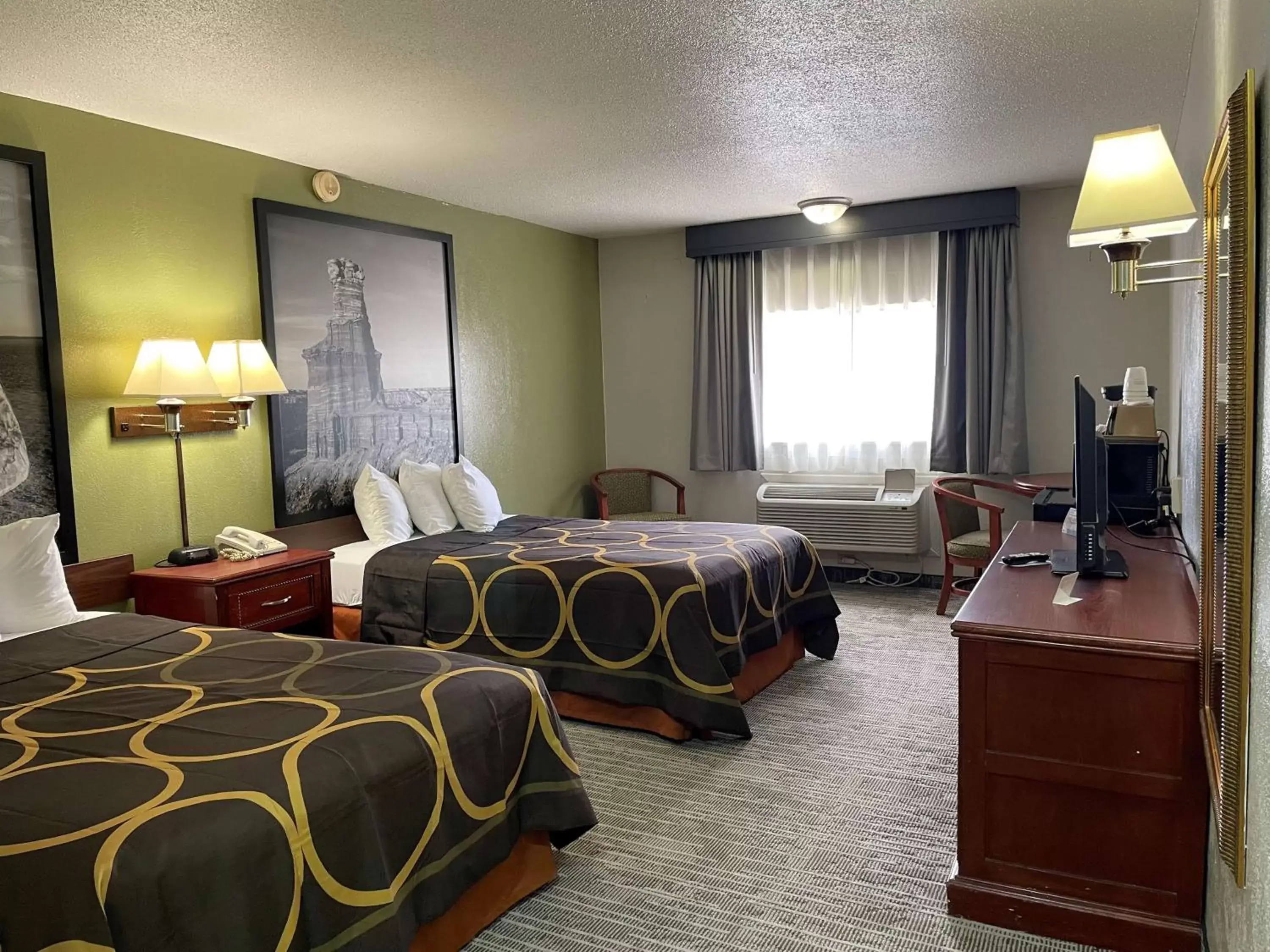 Bedroom, Bed in Super 8 by Wyndham Amarillo Central TX Bedroom, Bed in Super 8 by Wyndham Amarillo Central TX