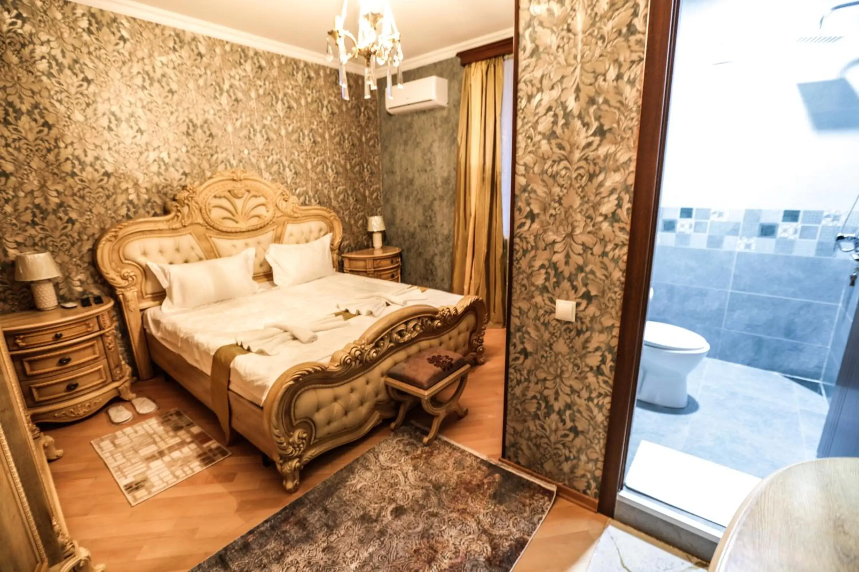 Deluxe Queen Room in Hotel S.R Deluxe Queen Room in Hotel S.R