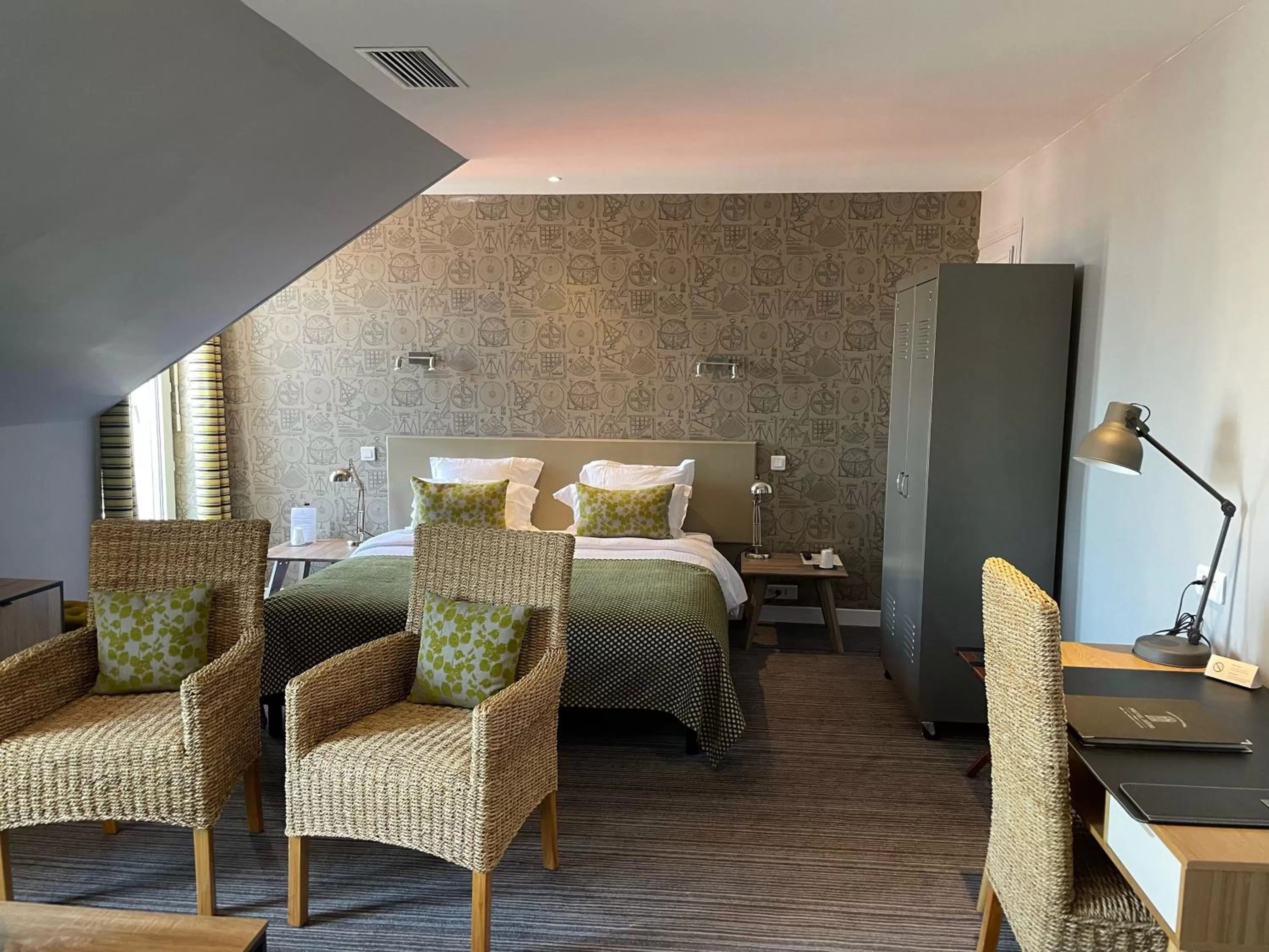 Bedroom, Bed in Nouvel Hôtel & Appartements