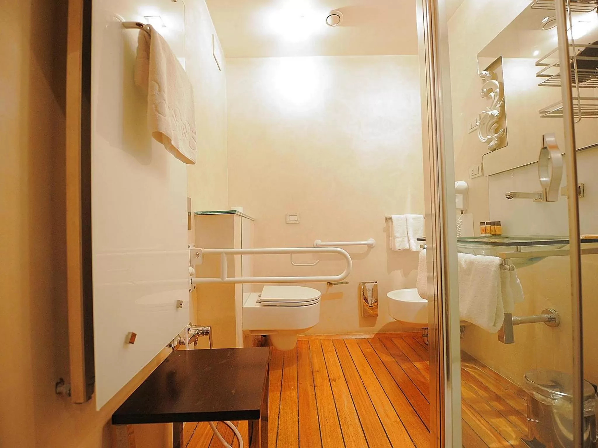 Bathroom in Borghese Palace Art Hotel