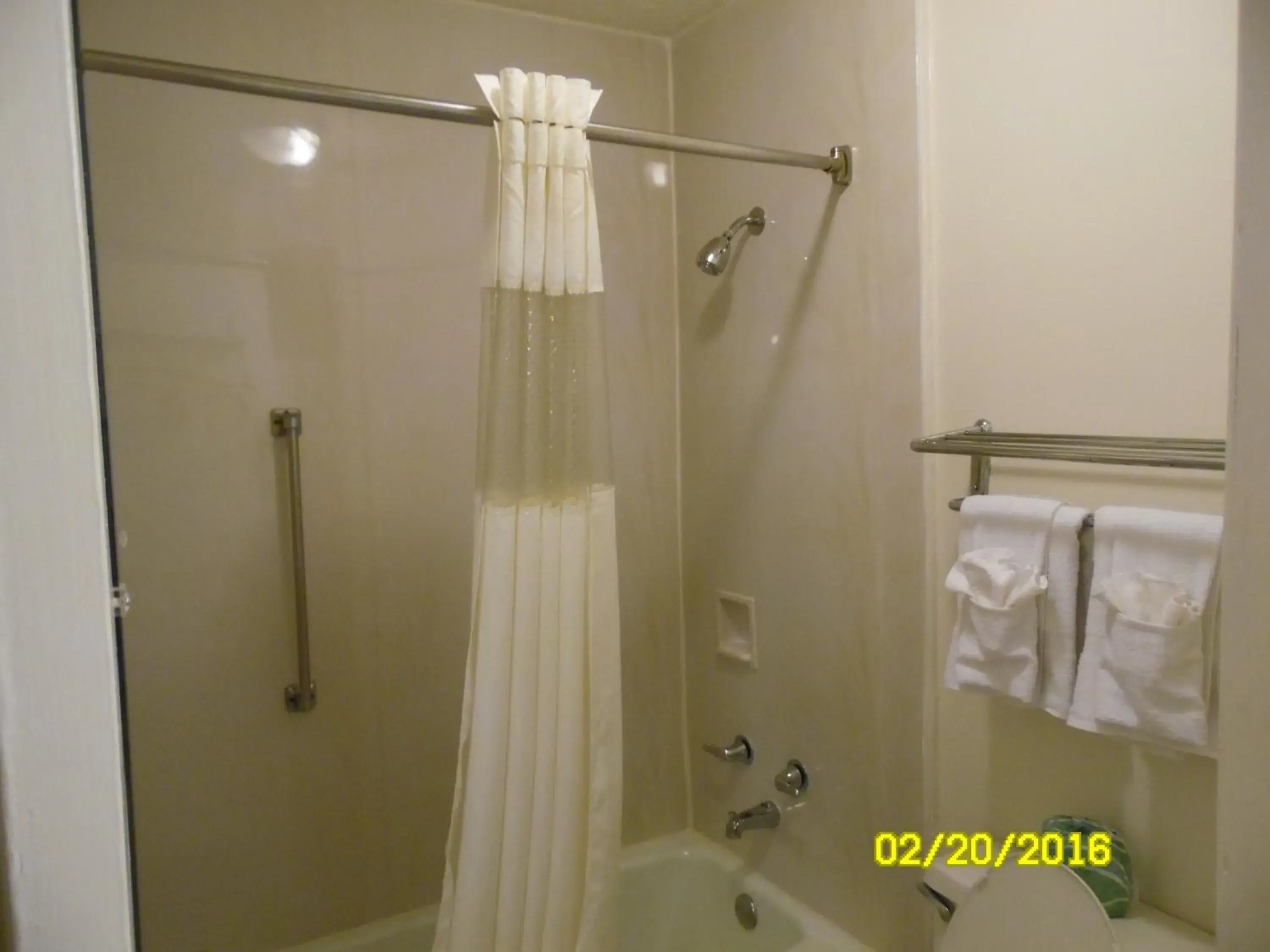 Bathroom in Rodeway Inn & Suites Greensboro Southeast