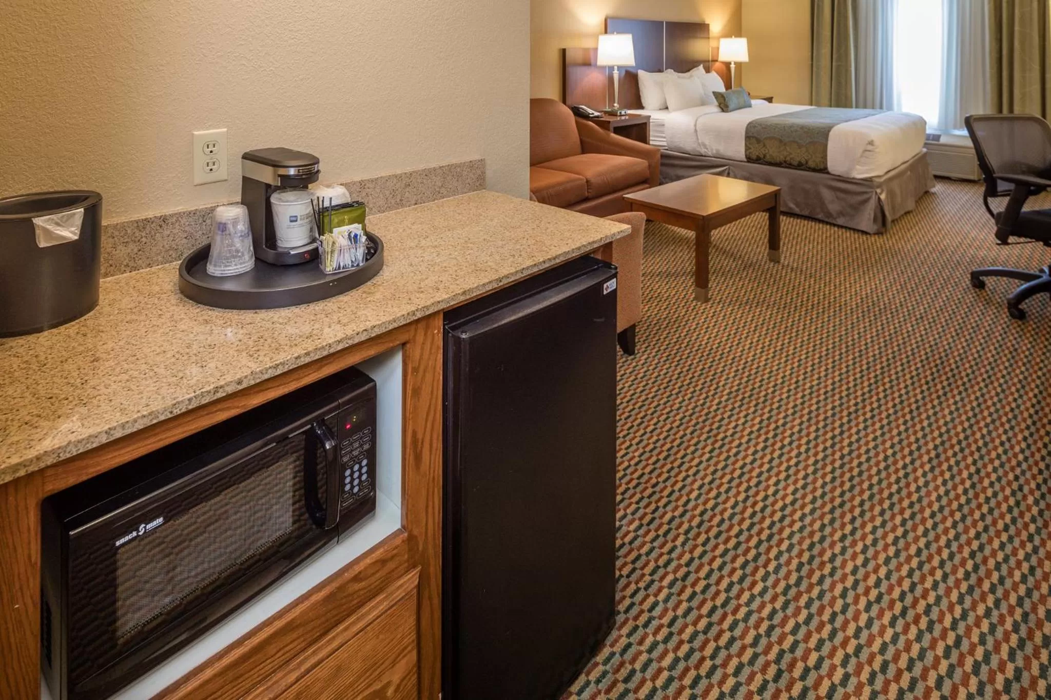 Coffee/tea facilities in Best Western Airport Inn & Suites Oakland
