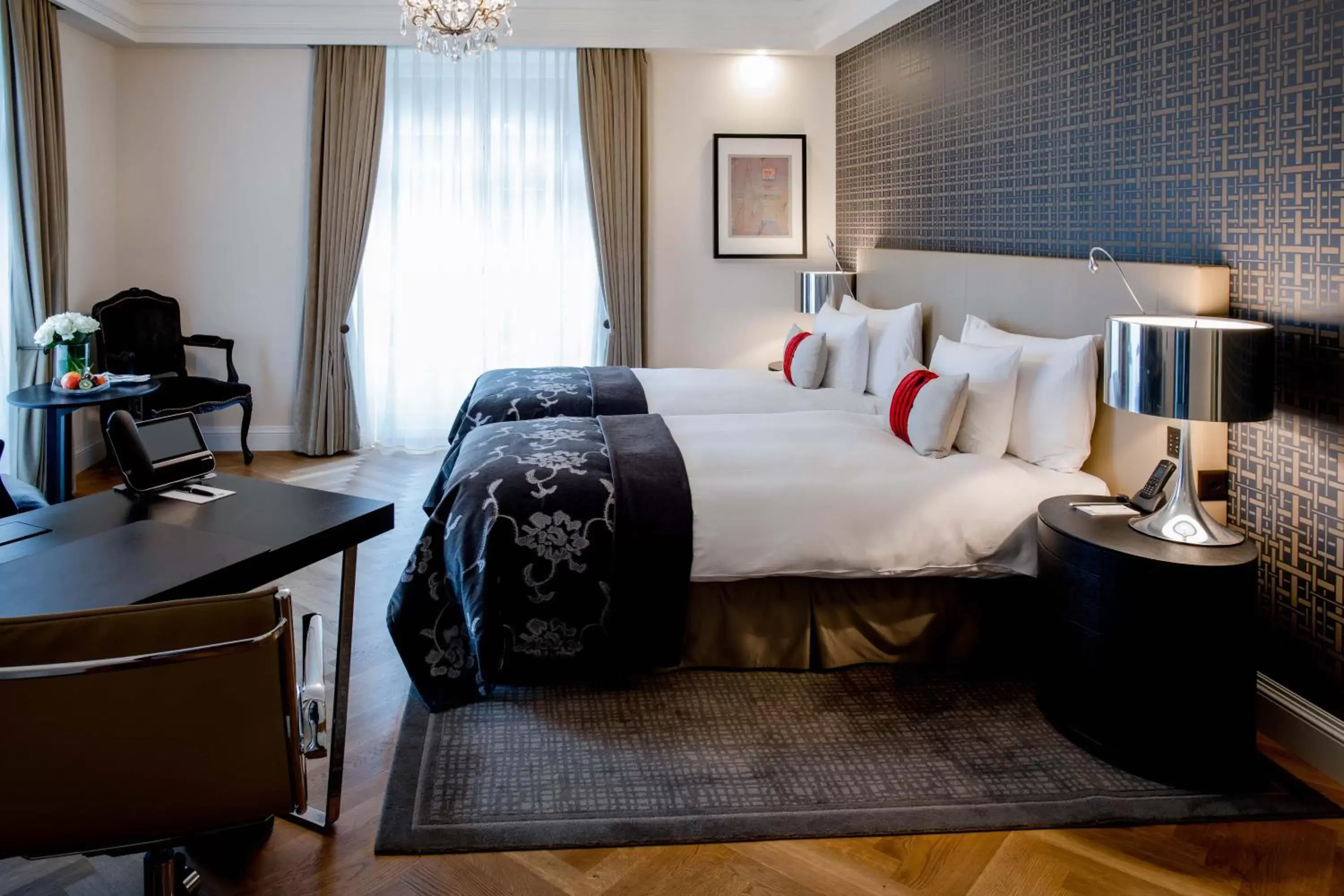 Bed in Hotel Schweizerhof Bern & Spa