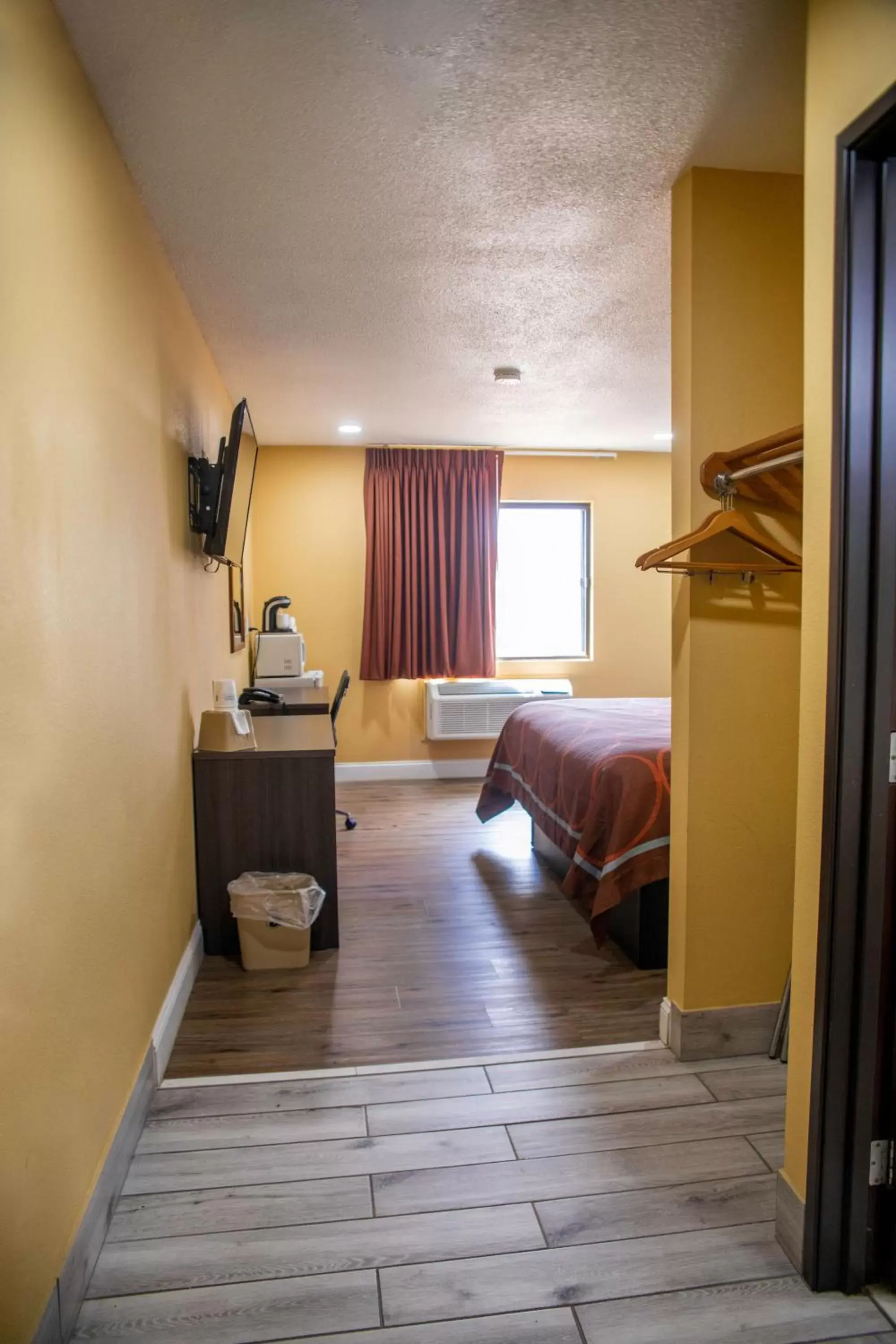 Bed in Super 8 by Wyndham Mountain Home Bed in Super 8 by Wyndham Mountain Home