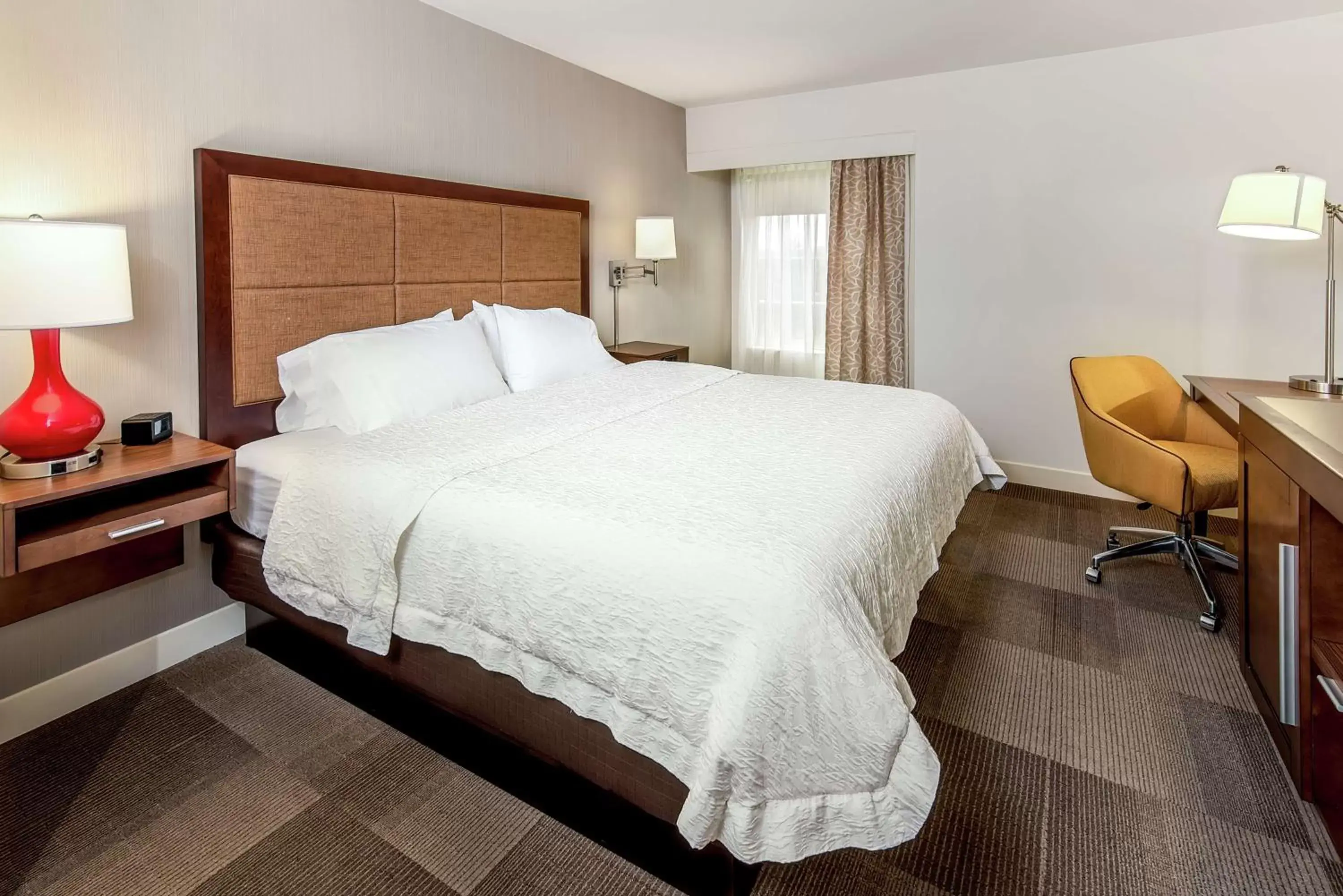 Bedroom, Bed in Hampton Inn & Suites Bethlehem