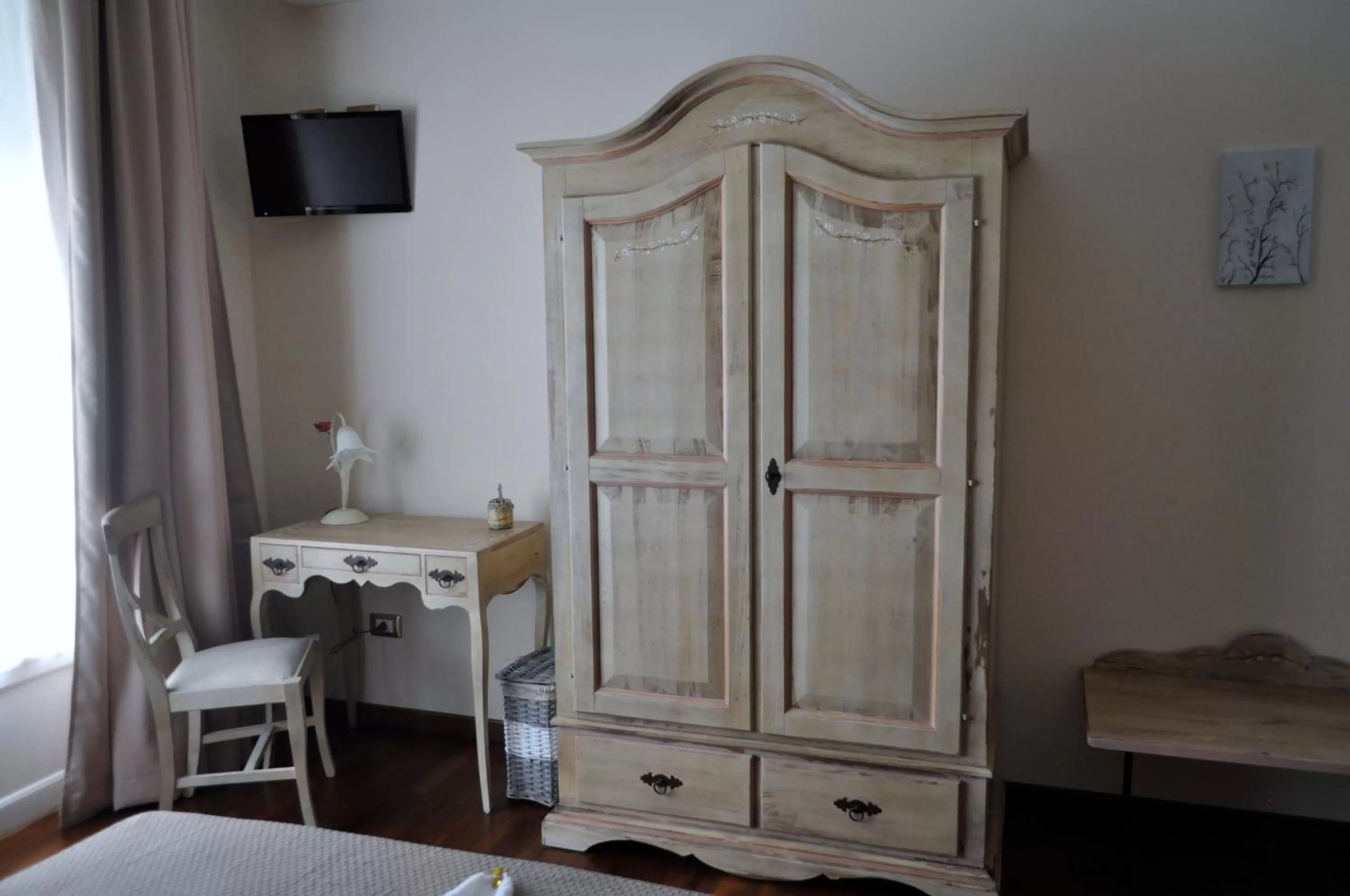 Decorative detail, Bed in Stupor Mundi Bed and Breakfast