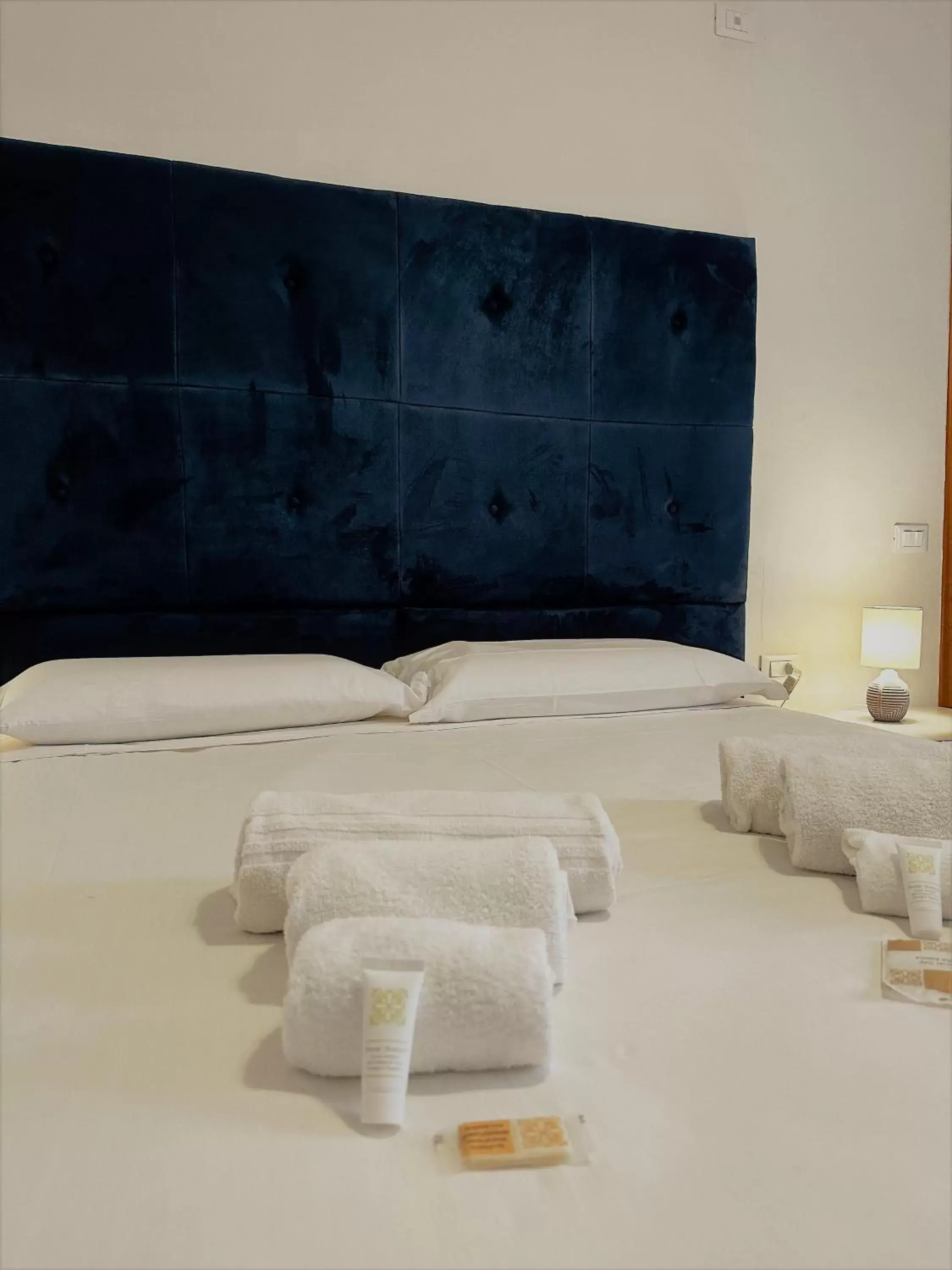 Bedroom, Bed in Hotel alla stazione - Venturina Terme