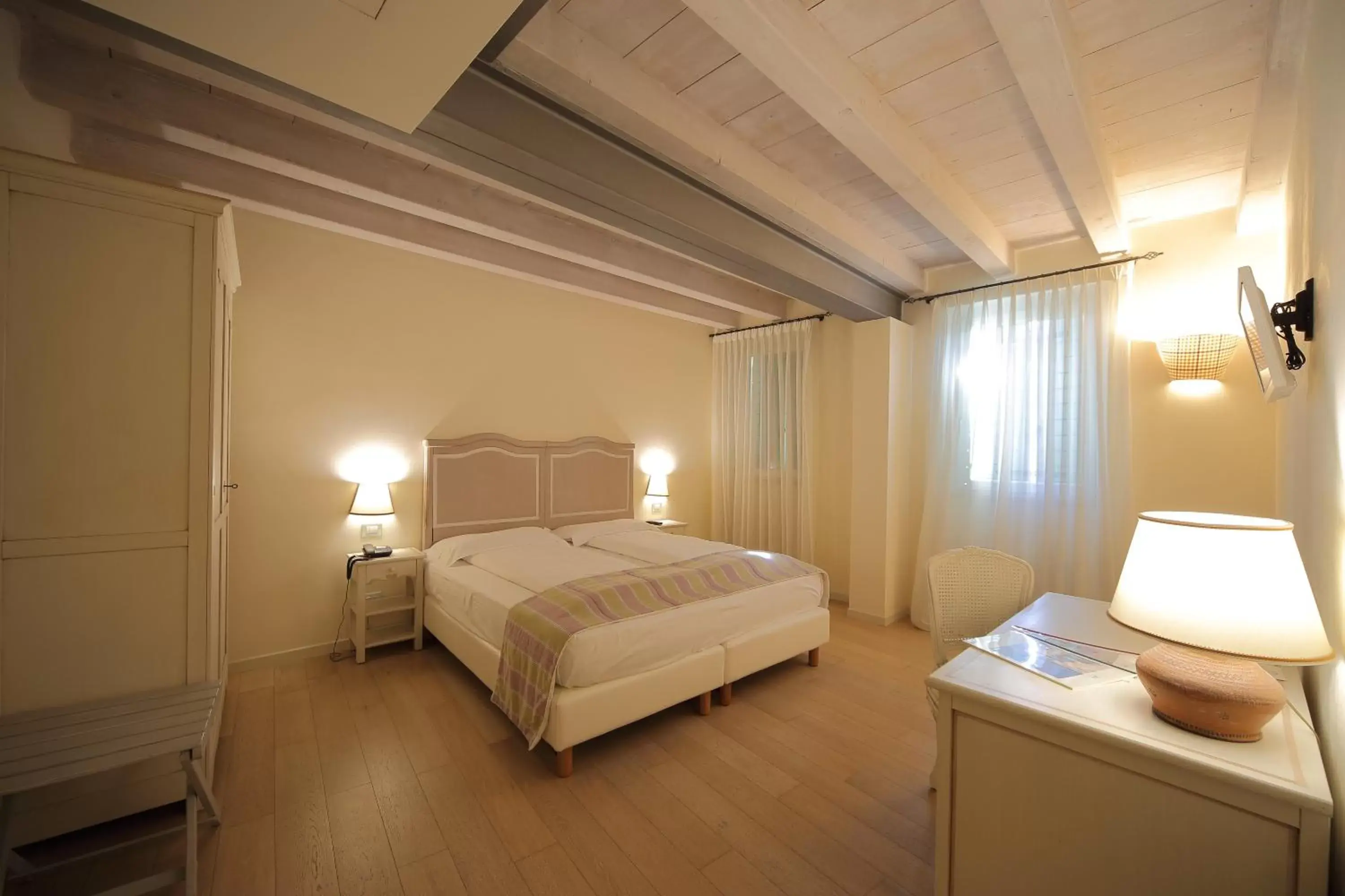 Photo of the whole room, Bed in Hotel Villa Moron