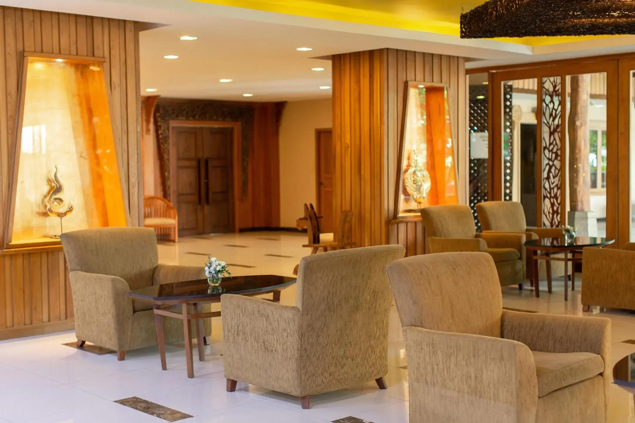 Lobby or reception, Seating Area in Khum Phucome Hotel -SHA Extra Plus