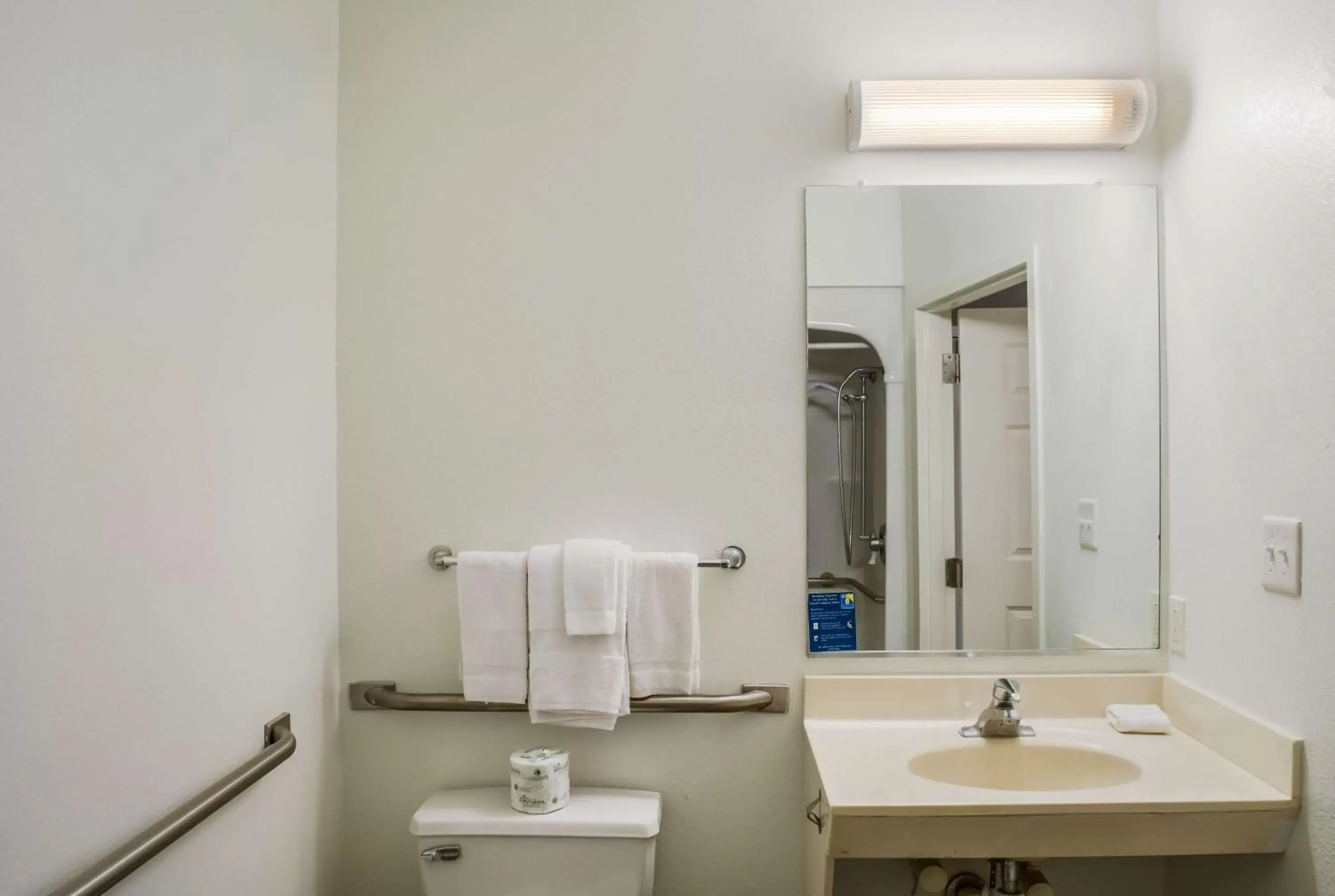 Bathroom in Motel 6 Fishers, In - Indianapolis