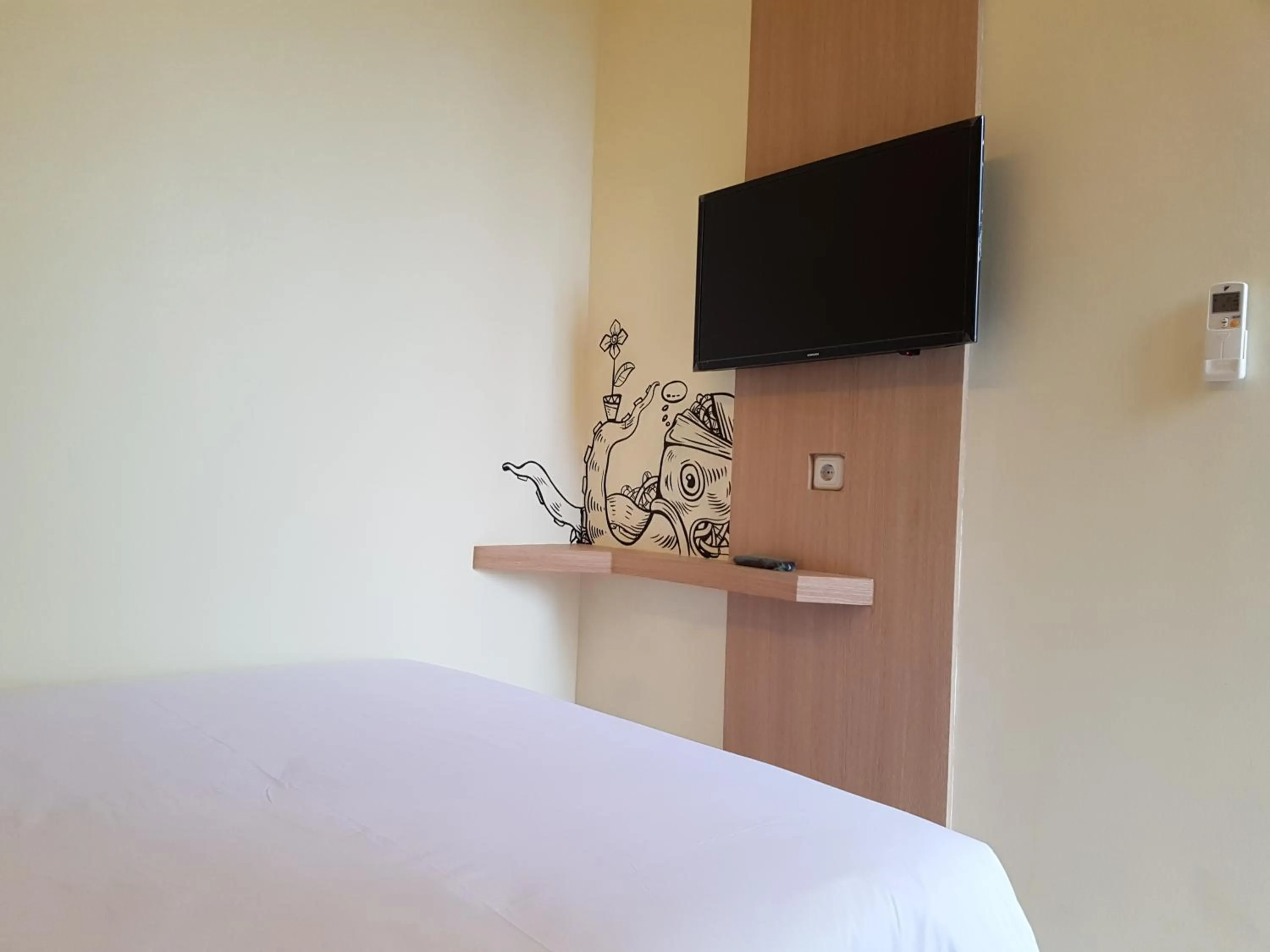 TV and multimedia, Bed in Bold Hotel Jakarta