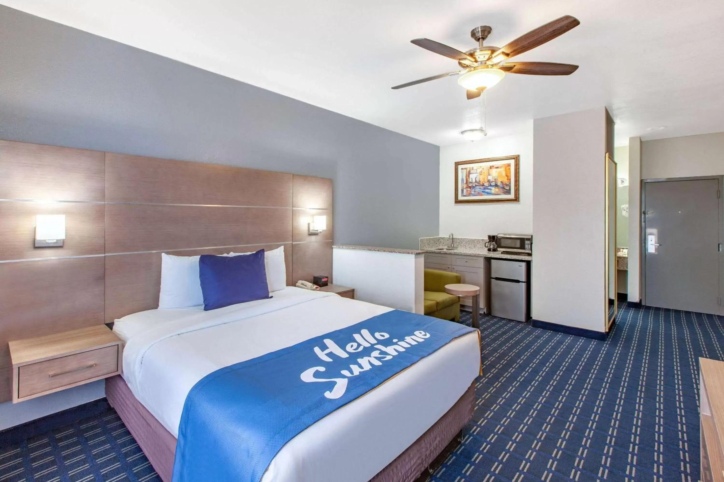 Photo of the whole room, Bed in Days Inn & Suites by Wyndham Webster NASA-ClearLake-Houston