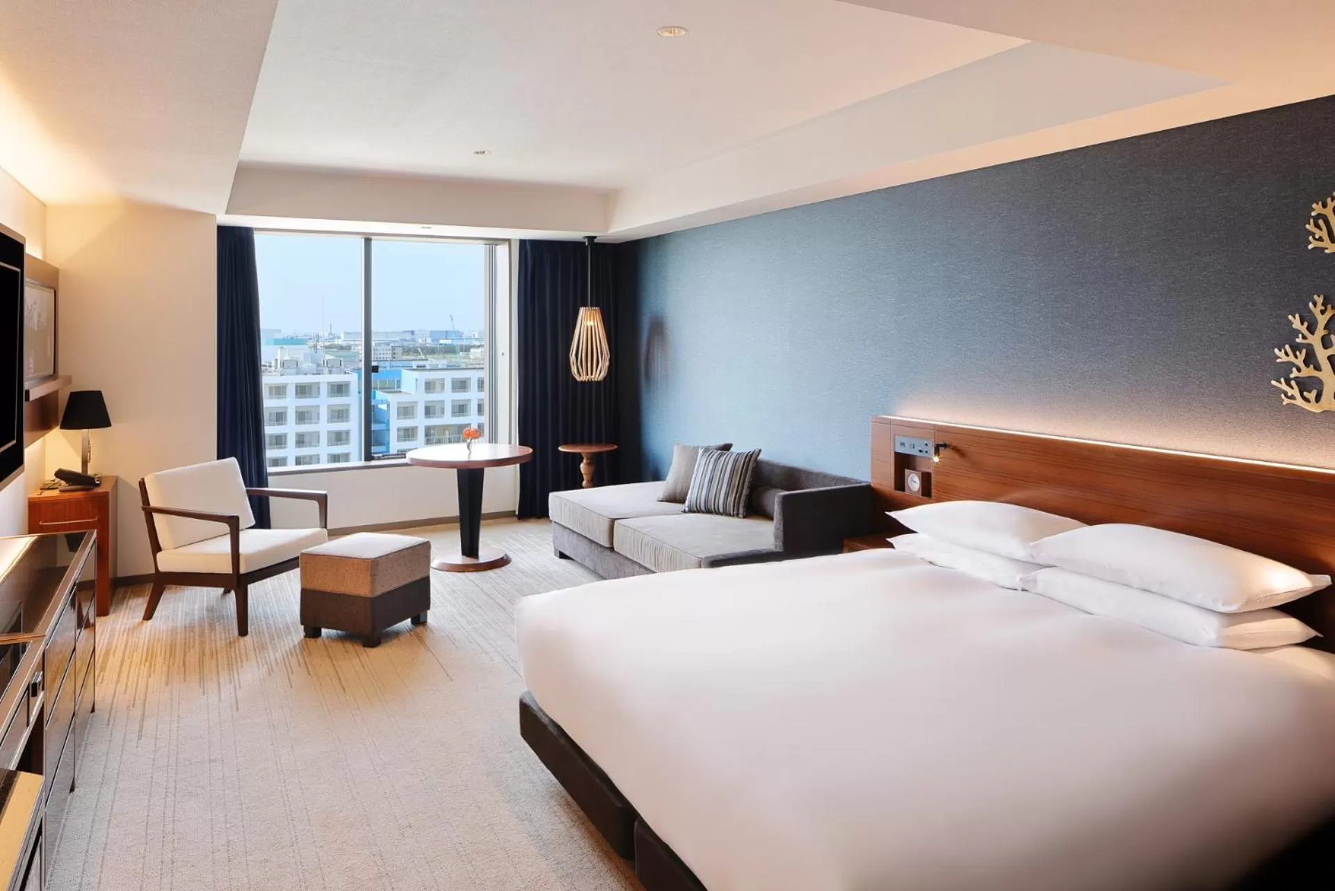 Photo of the whole room, Bed in Hyatt Regency Tokyo Bay