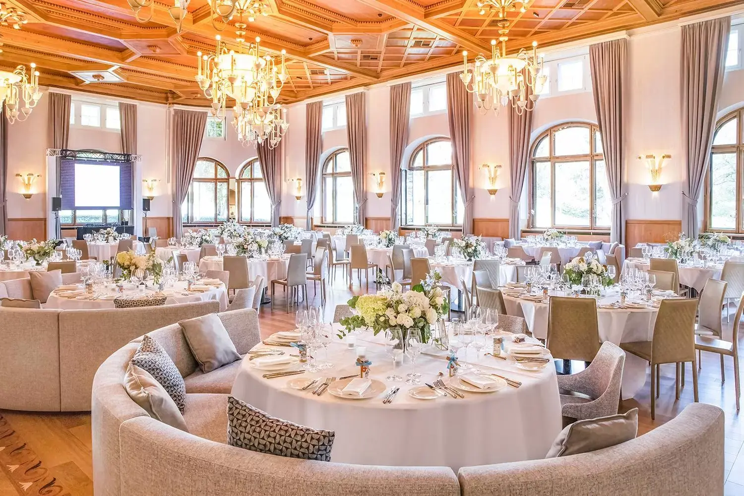 Breakfast, Banquet Facilities in Villars Palace