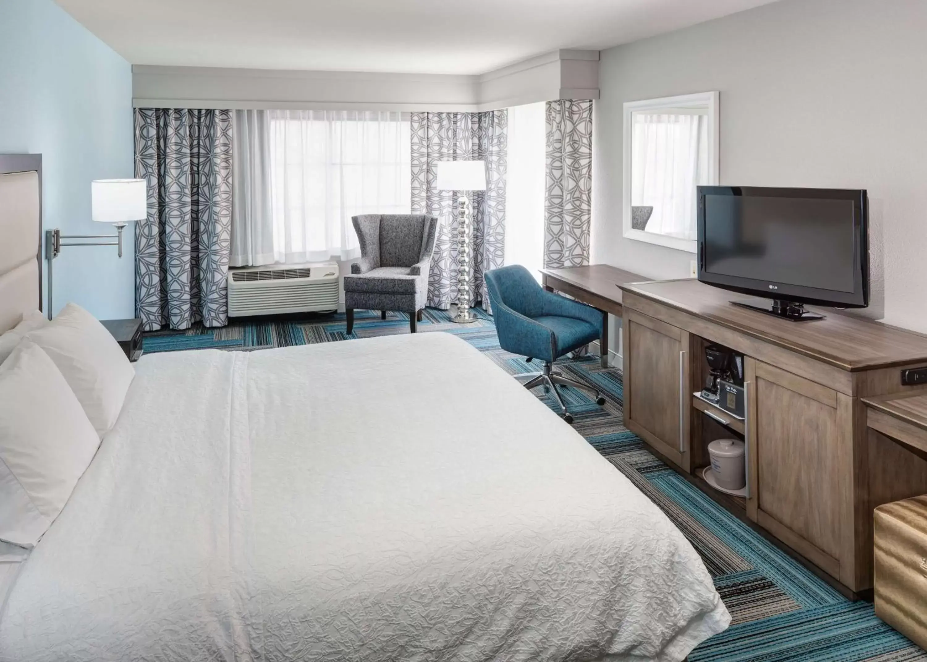 Bed in Hampton Inn San Diego Downtown Bed in Hampton Inn San Diego Downtown