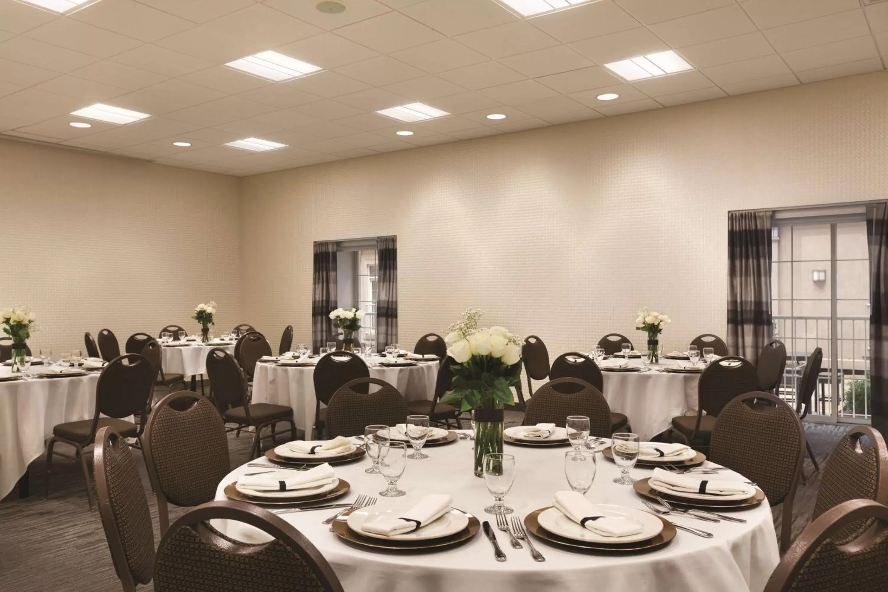 Meeting/conference room, Restaurant/Places to Eat in DoubleTree by Hilton Hotel Boston - Downtown