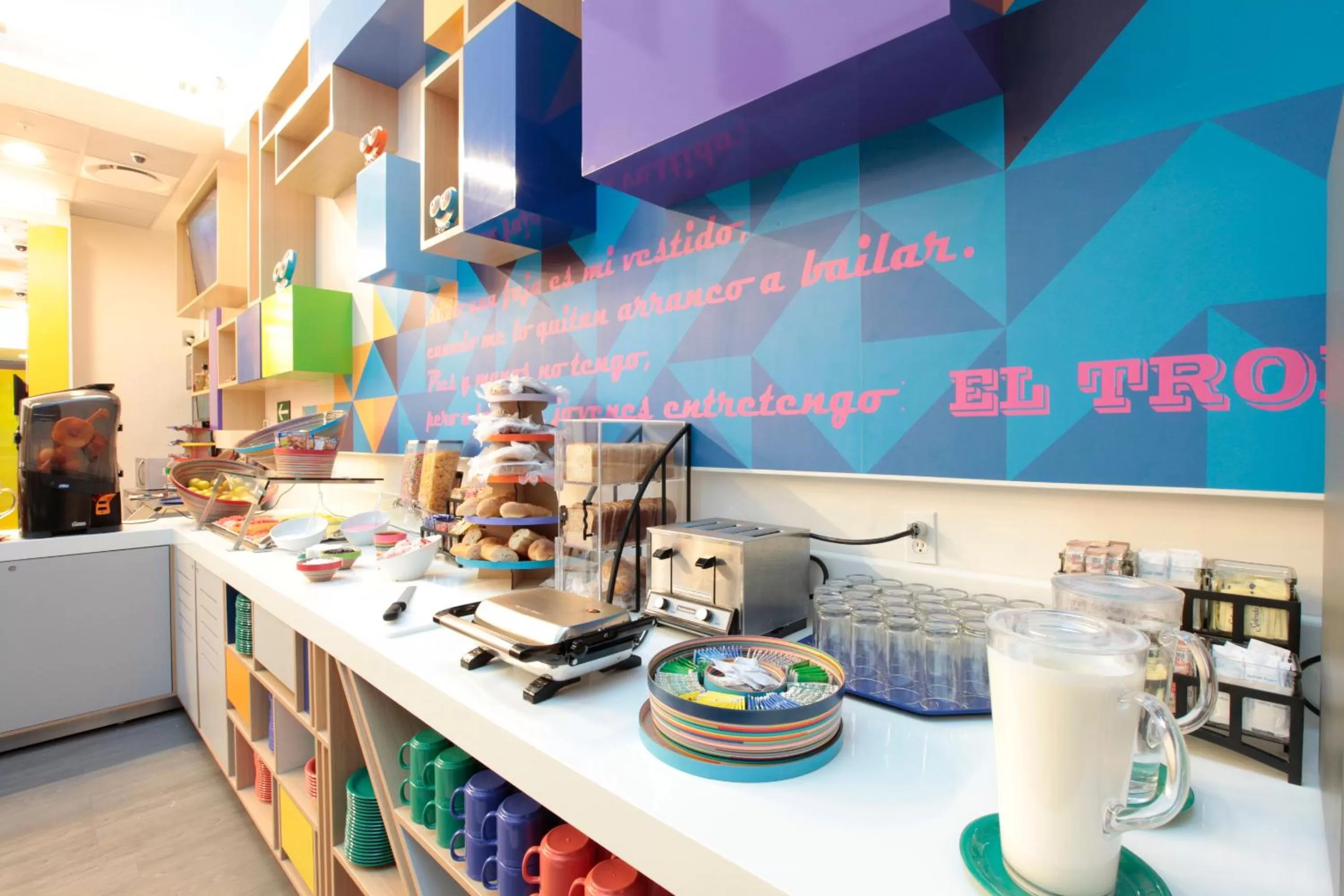 Restaurant/places to eat in Ibis Styles Mexico Reforma