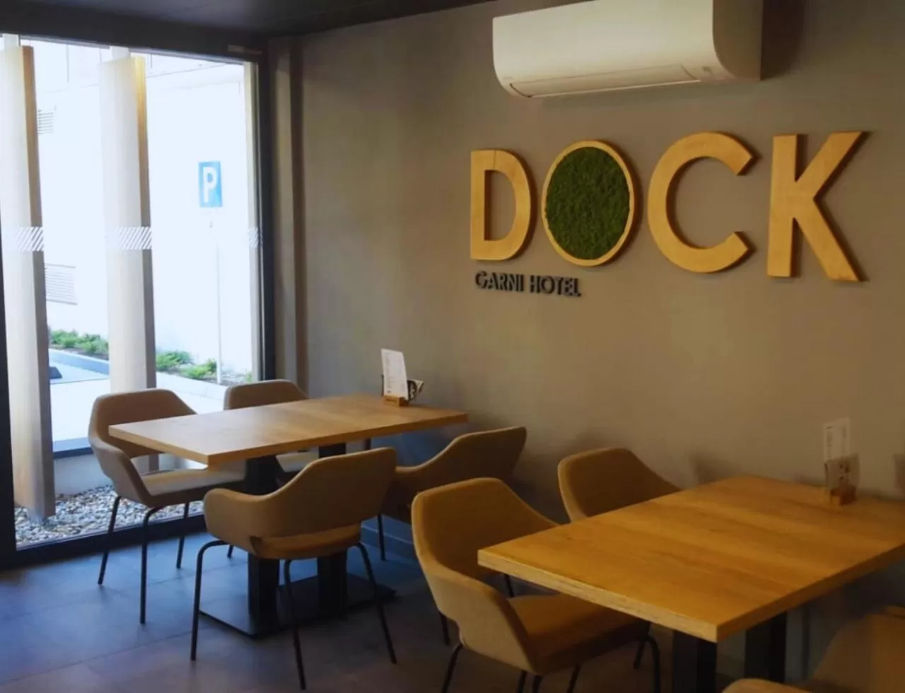 Restaurant/places to eat in Garni Hotel DOCK Bratislava