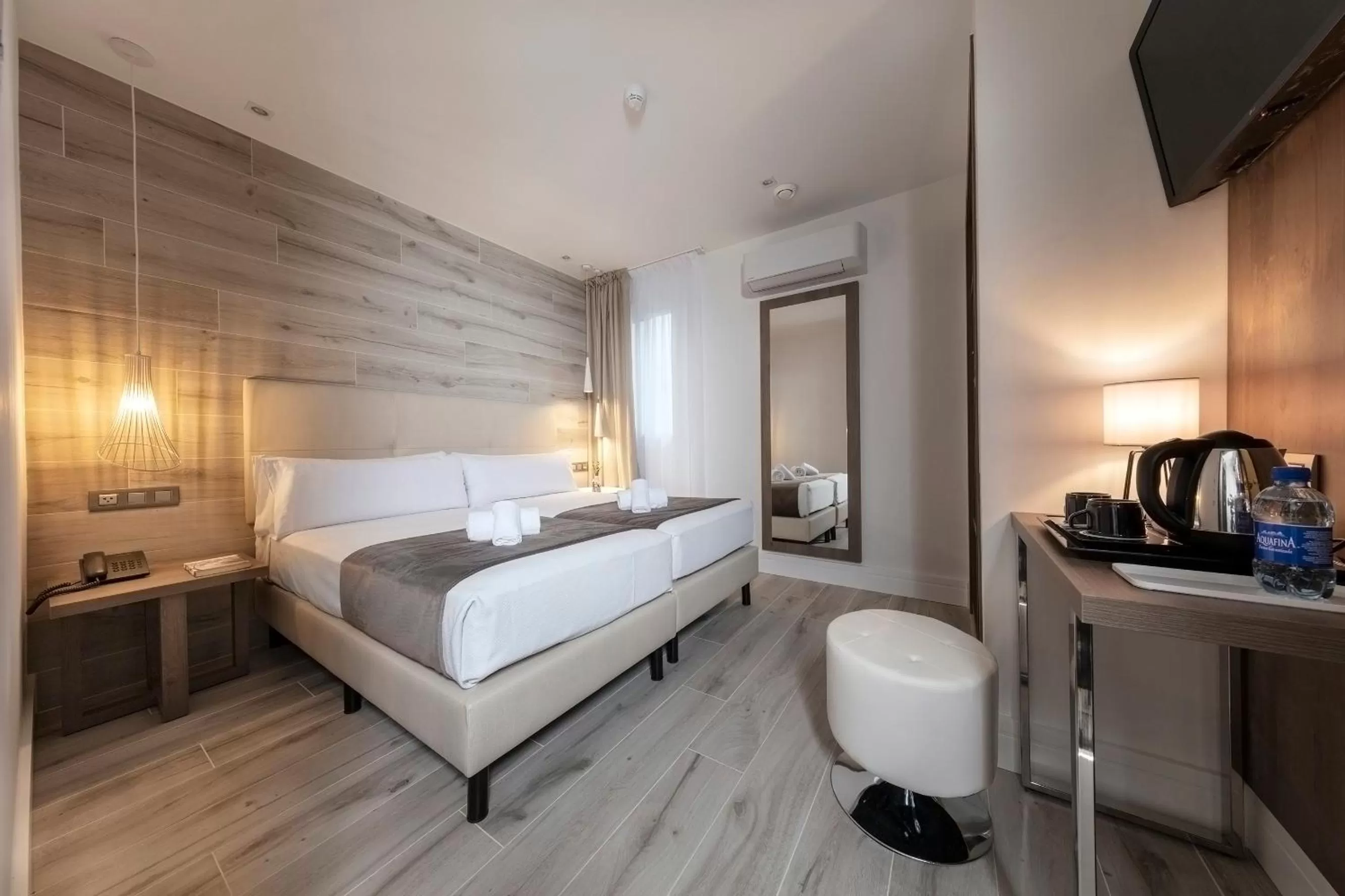 Photo of the whole room, Bed in Hotel Oasis